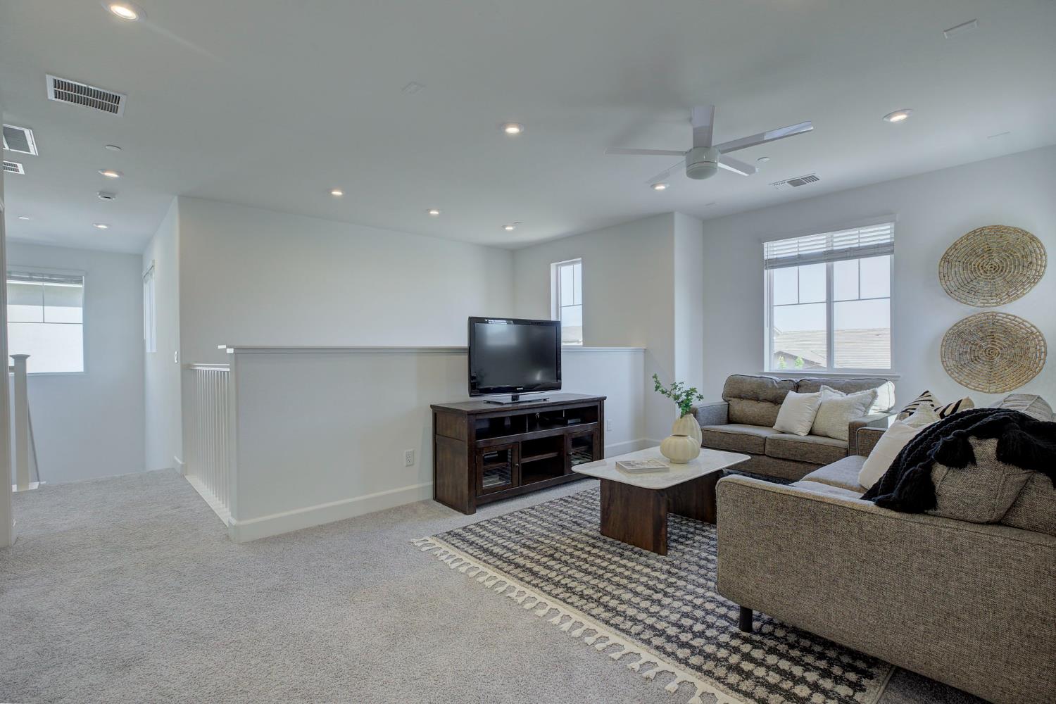 Detail Gallery Image 25 of 50 For 1216 Fence Post Way, Roseville,  CA 95747 - 4 Beds | 4 Baths