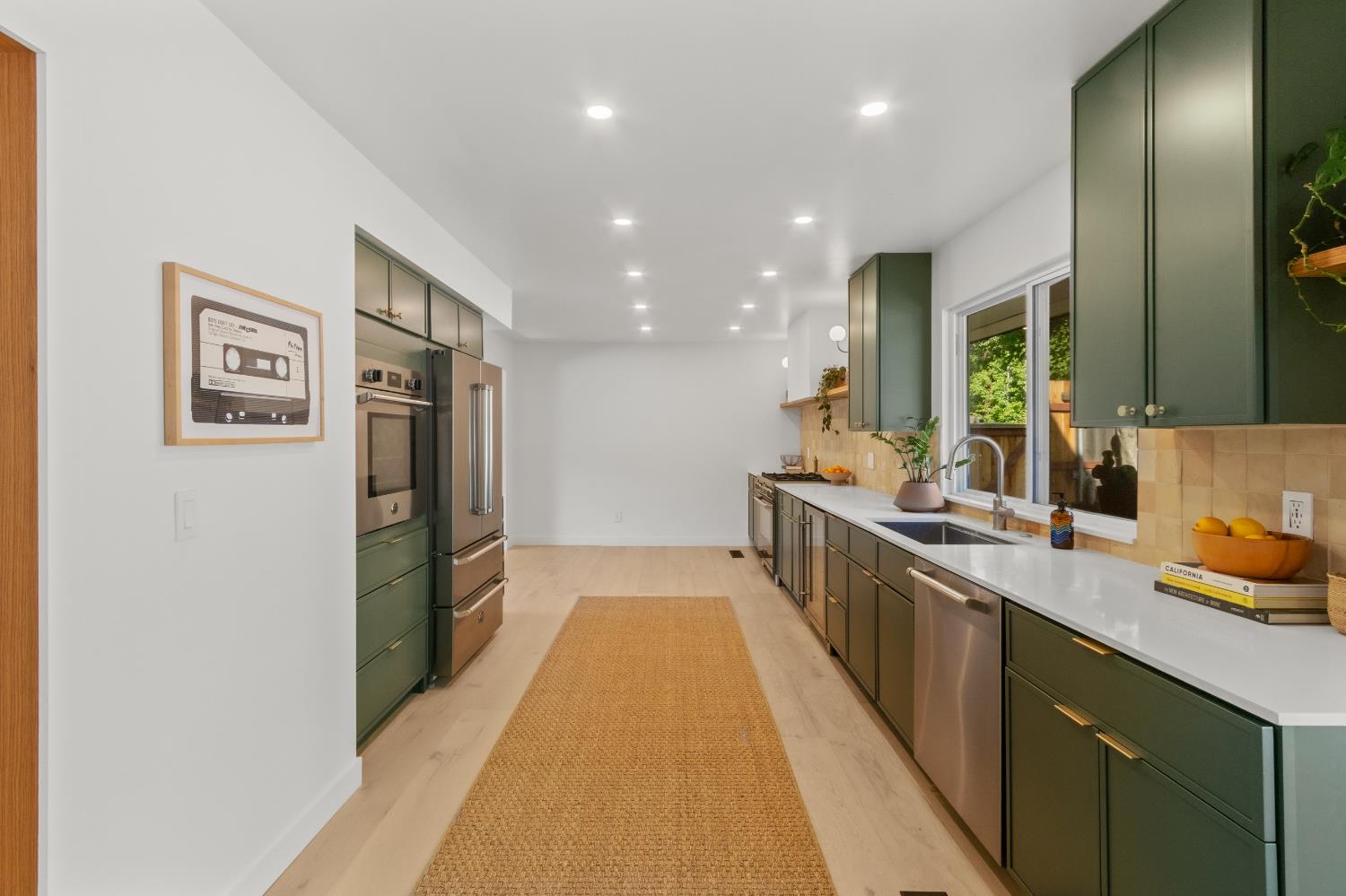 Detail Gallery Image 9 of 65 For 8514 Bordeaux Way, Fair Oaks,  CA 95628 - 4 Beds | 2/1 Baths