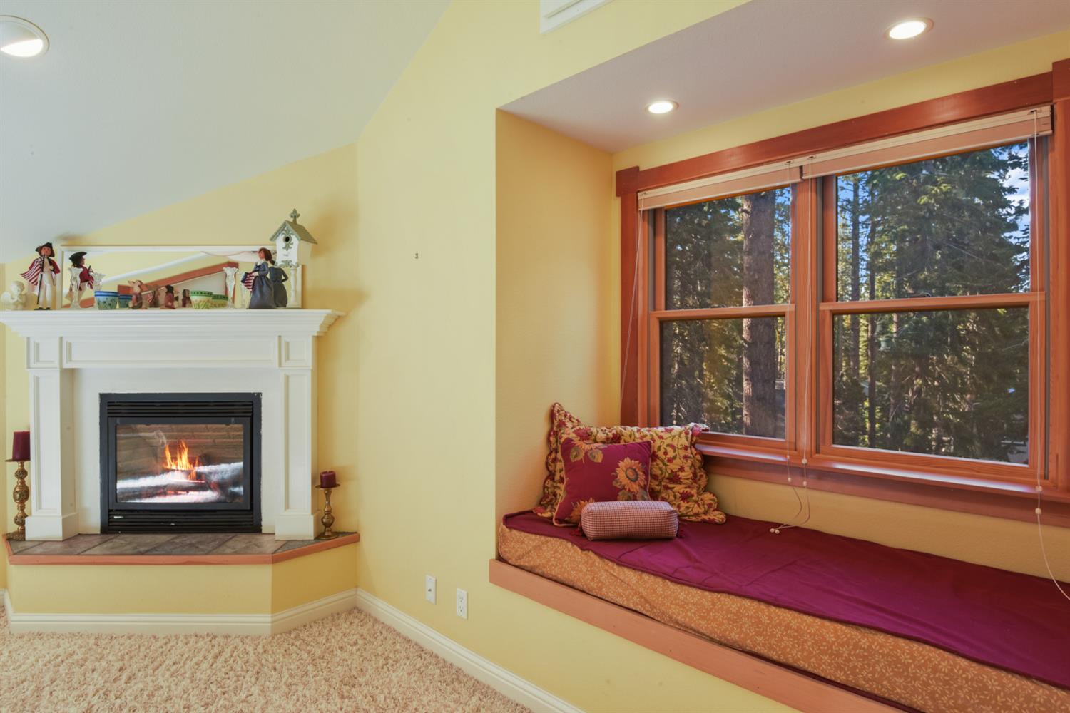 Detail Gallery Image 29 of 42 For 1724 Mohican Dr, South Lake Tahoe,  CA 96150 - 3 Beds | 2/1 Baths
