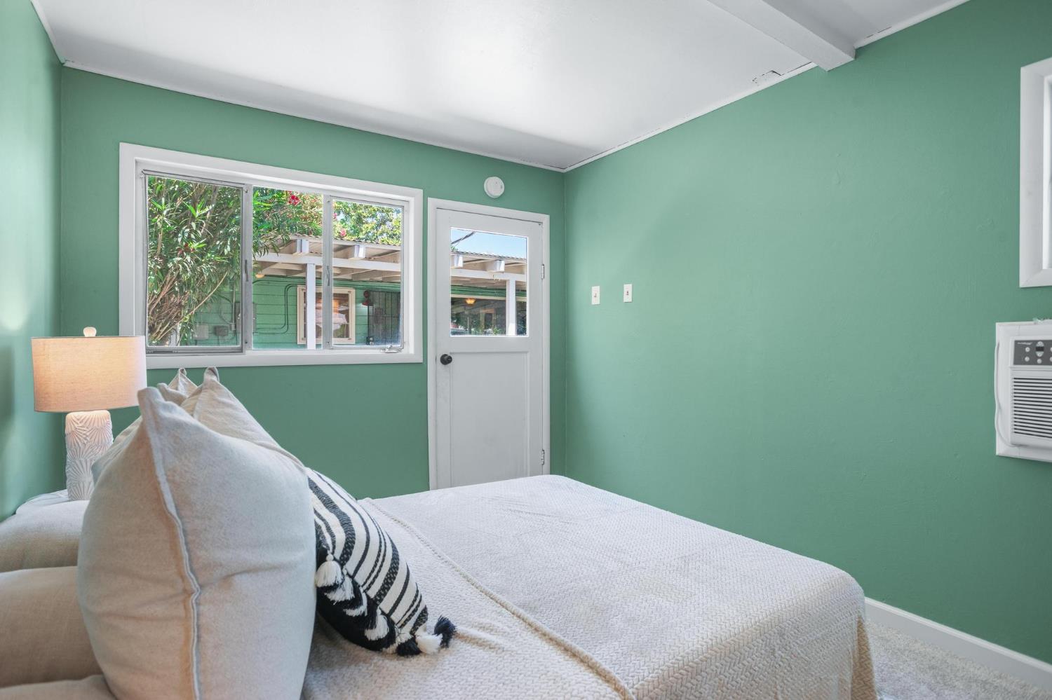 Detail Gallery Image 20 of 26 For 2320 Barcelona Way, Sacramento,  CA 95825 - 3 Beds | 3 Baths
