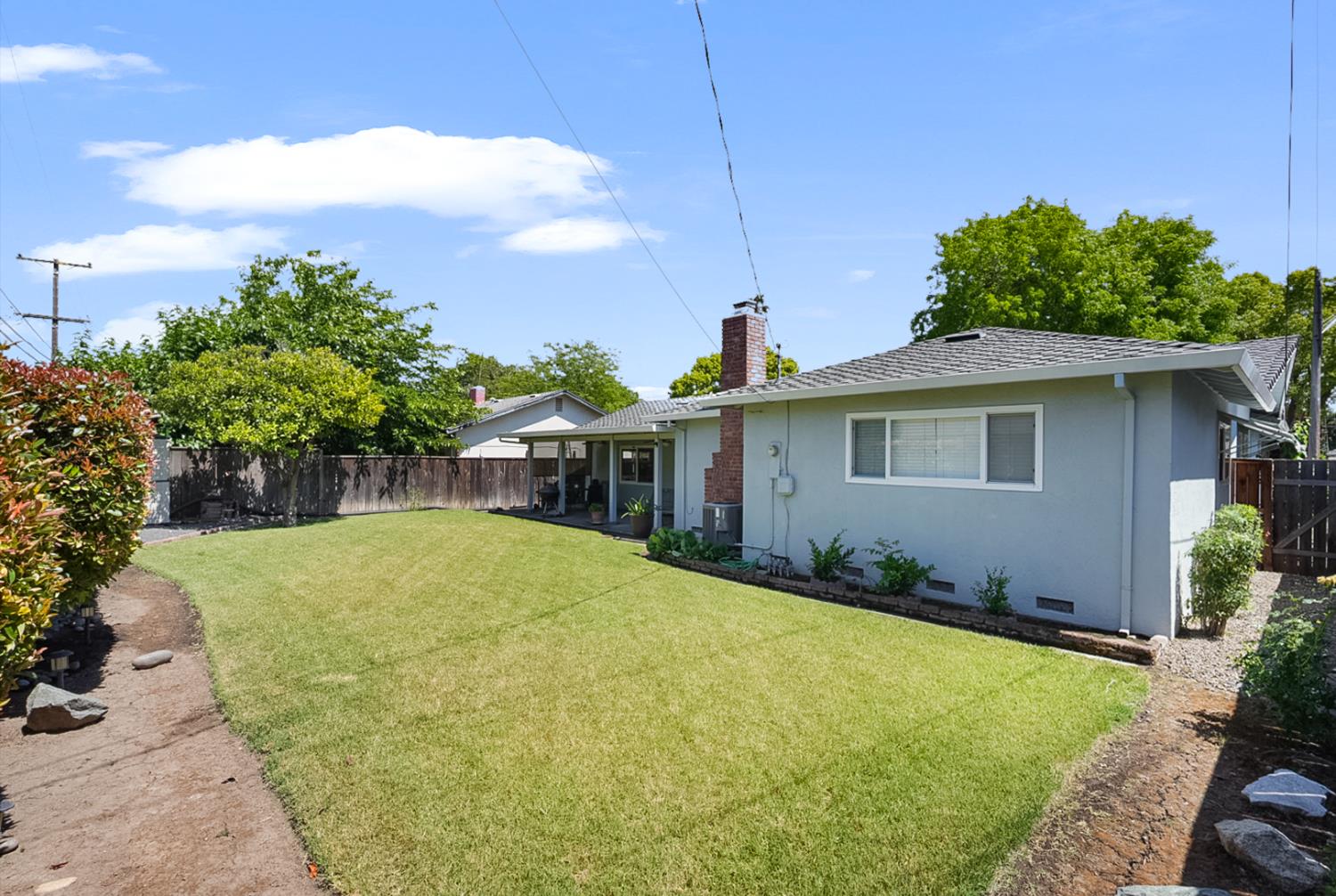Detail Gallery Image 4 of 29 For 223 E Yorkshire Dr, Stockton,  CA 95207 - 3 Beds | 2 Baths