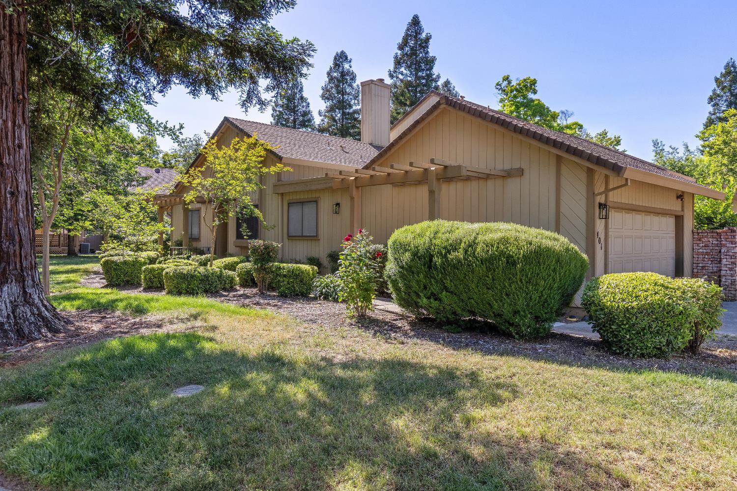 Detail Gallery Image 2 of 27 For 6401 El Porto Ln, Citrus Heights,  CA 95621 - 3 Beds | 2 Baths
