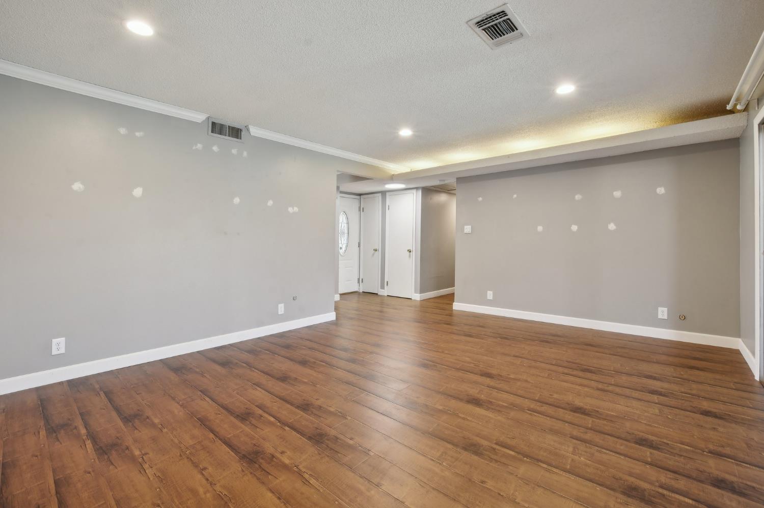 Detail Gallery Image 5 of 31 For 2408 El Lujo Way, Rancho Cordova,  CA 95670 - 3 Beds | 2 Baths