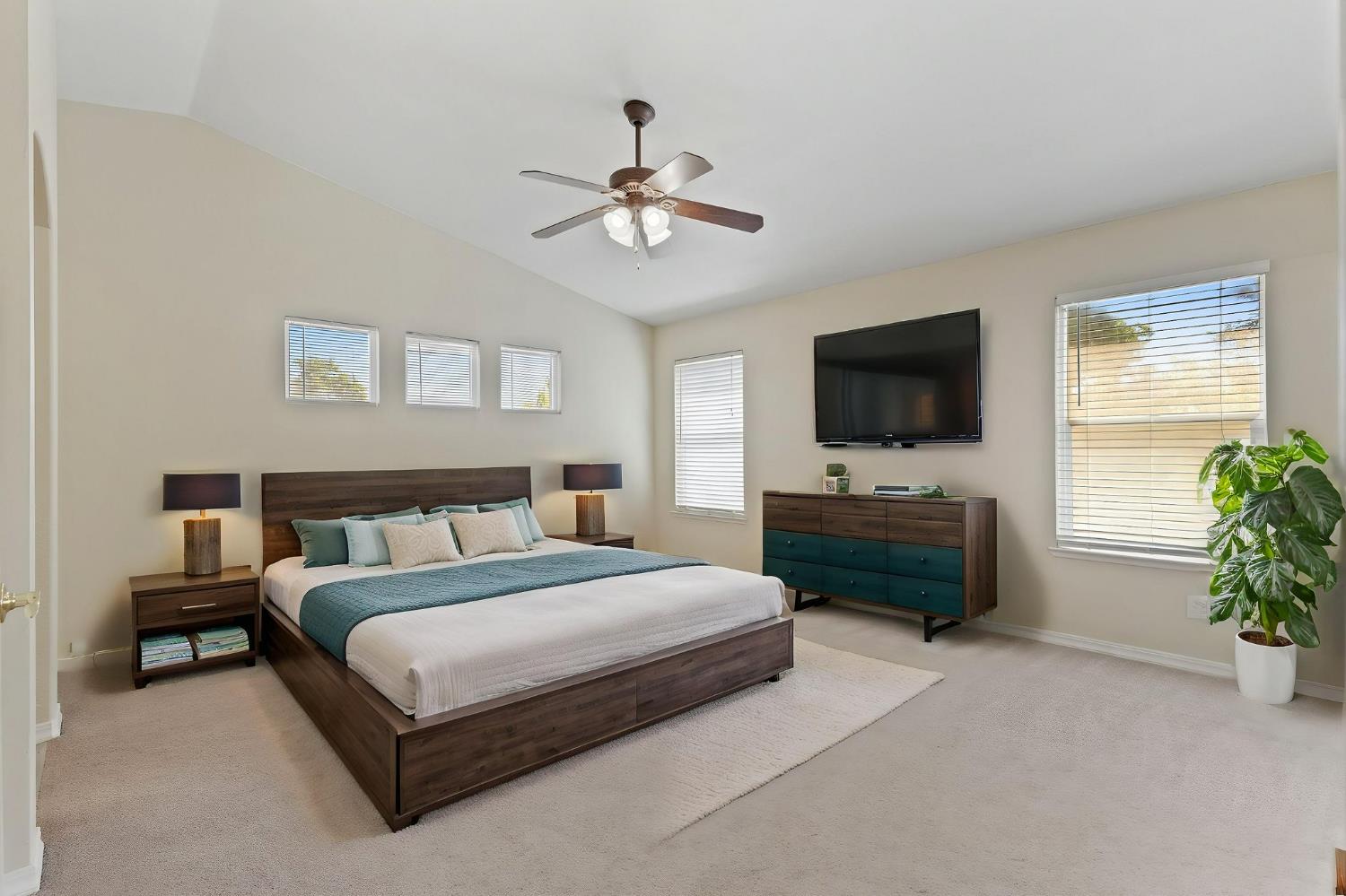 Detail Gallery Image 7 of 63 For 640 Garden Park Dr, Roseville,  CA 95678 - 4 Beds | 3 Baths
