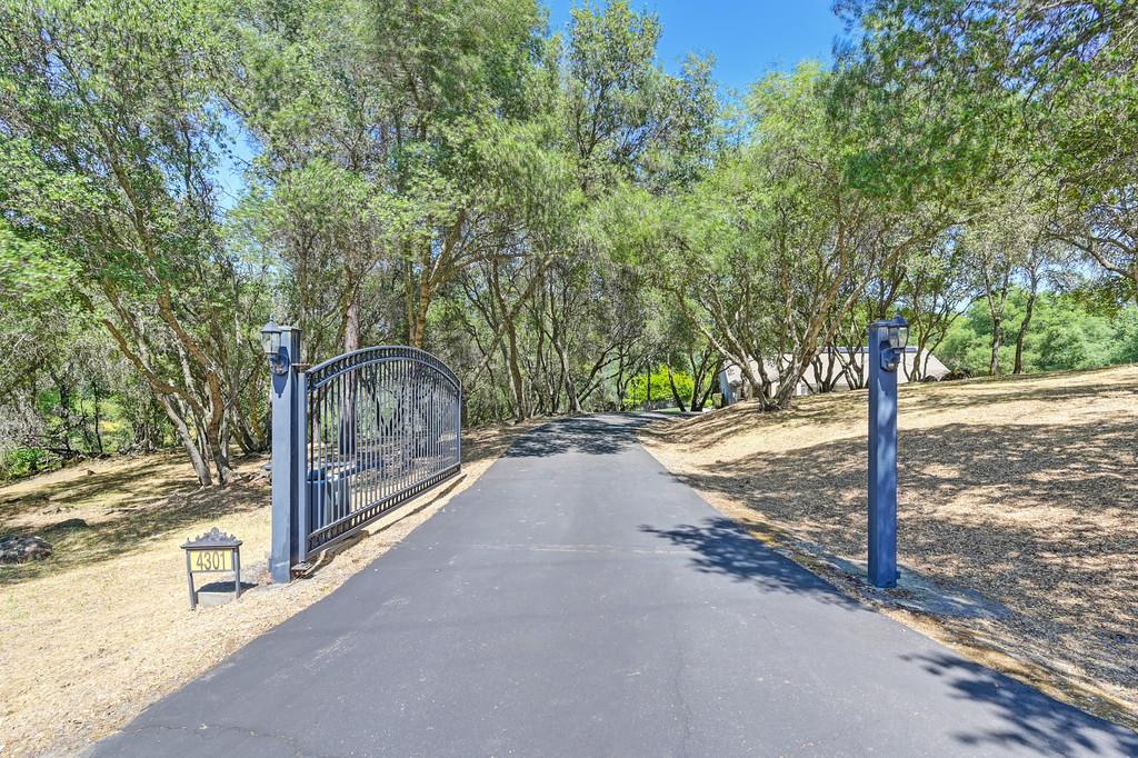 Detail Gallery Image 3 of 46 For 4301 Flying C Rd, Shingle Springs,  CA 95682 - 4 Beds | 2 Baths