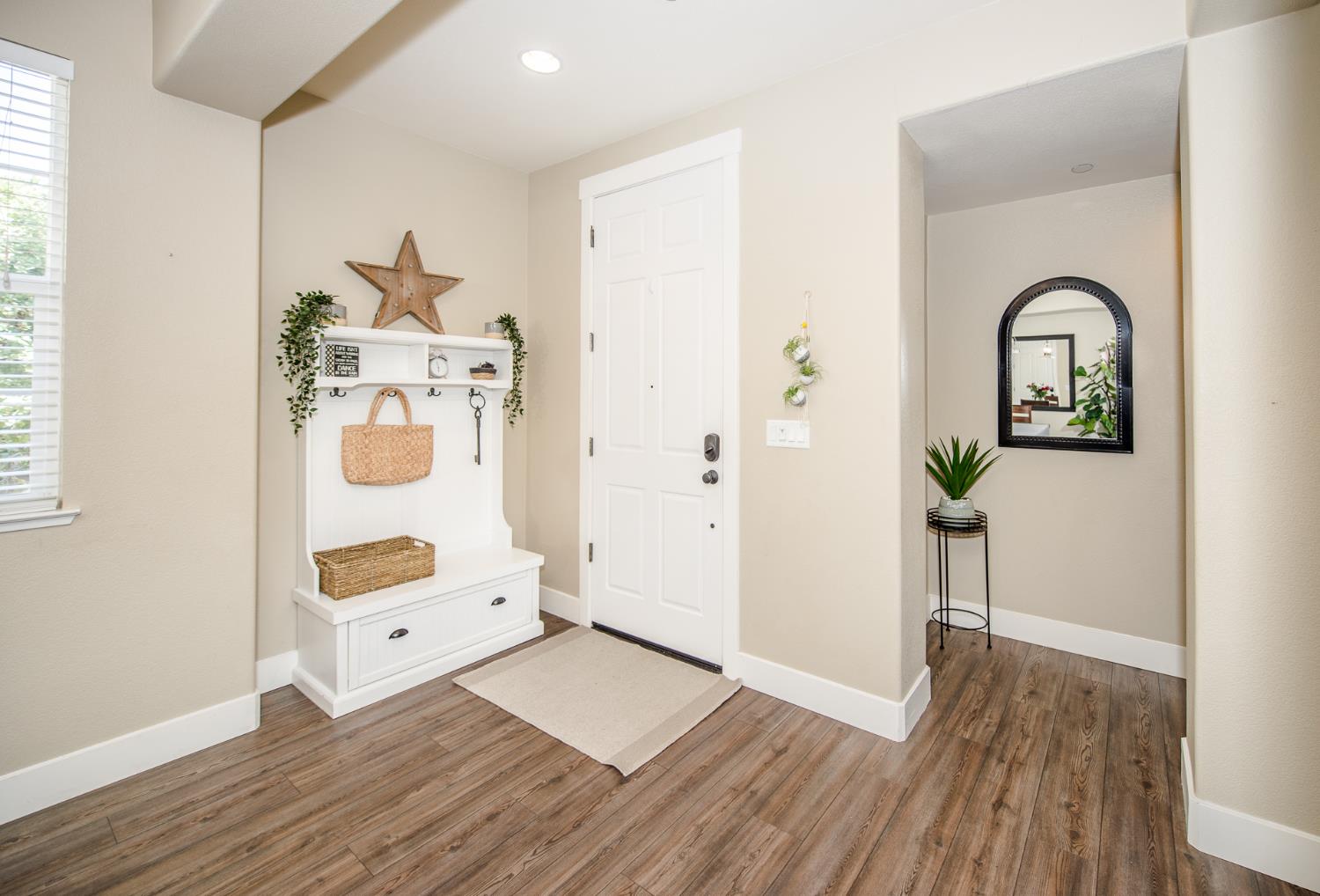 Detail Gallery Image 5 of 38 For 2363 Ackley Pl, Woodland,  CA 95776 - 5 Beds | 4 Baths