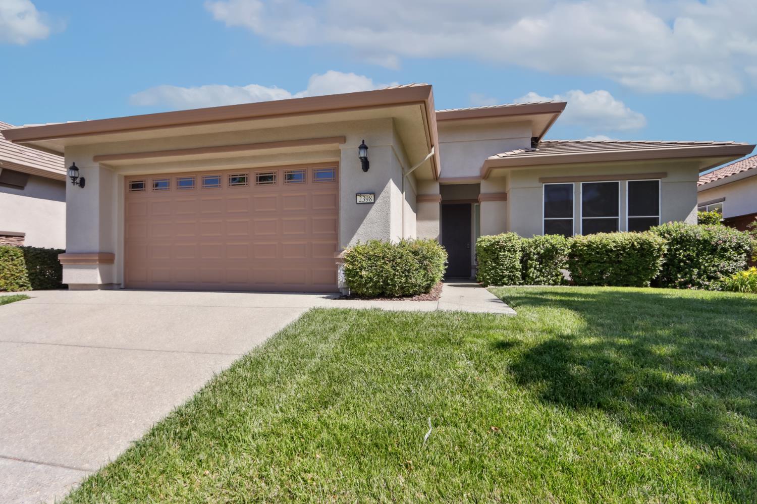 Detail Gallery Image 2 of 43 For 2398 Langtree Dr, Roseville,  CA 95747 - 2 Beds | 2 Baths