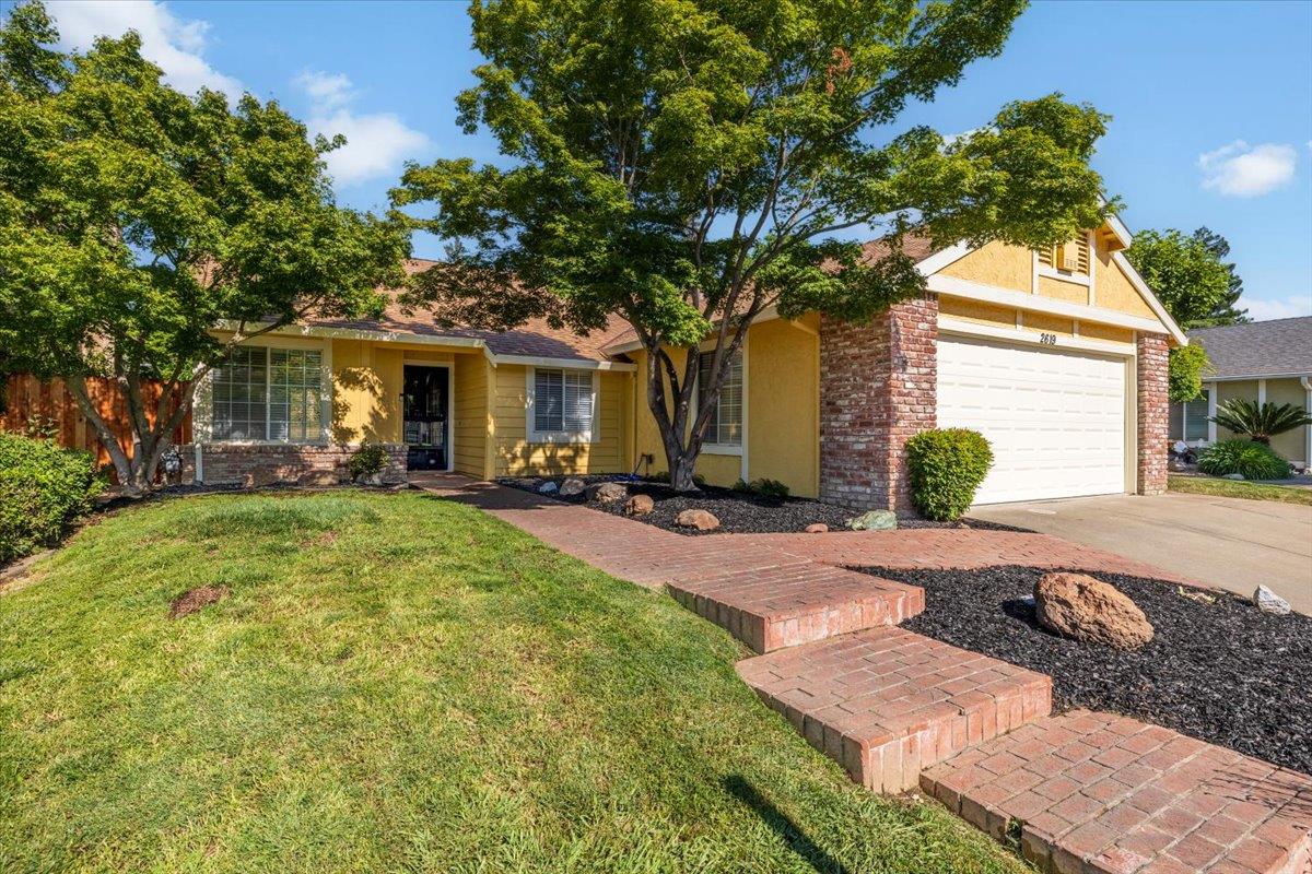 Detail Gallery Image 2 of 36 For 2619 Stoughton Way, Sacramento,  CA 95827 - 3 Beds | 2 Baths