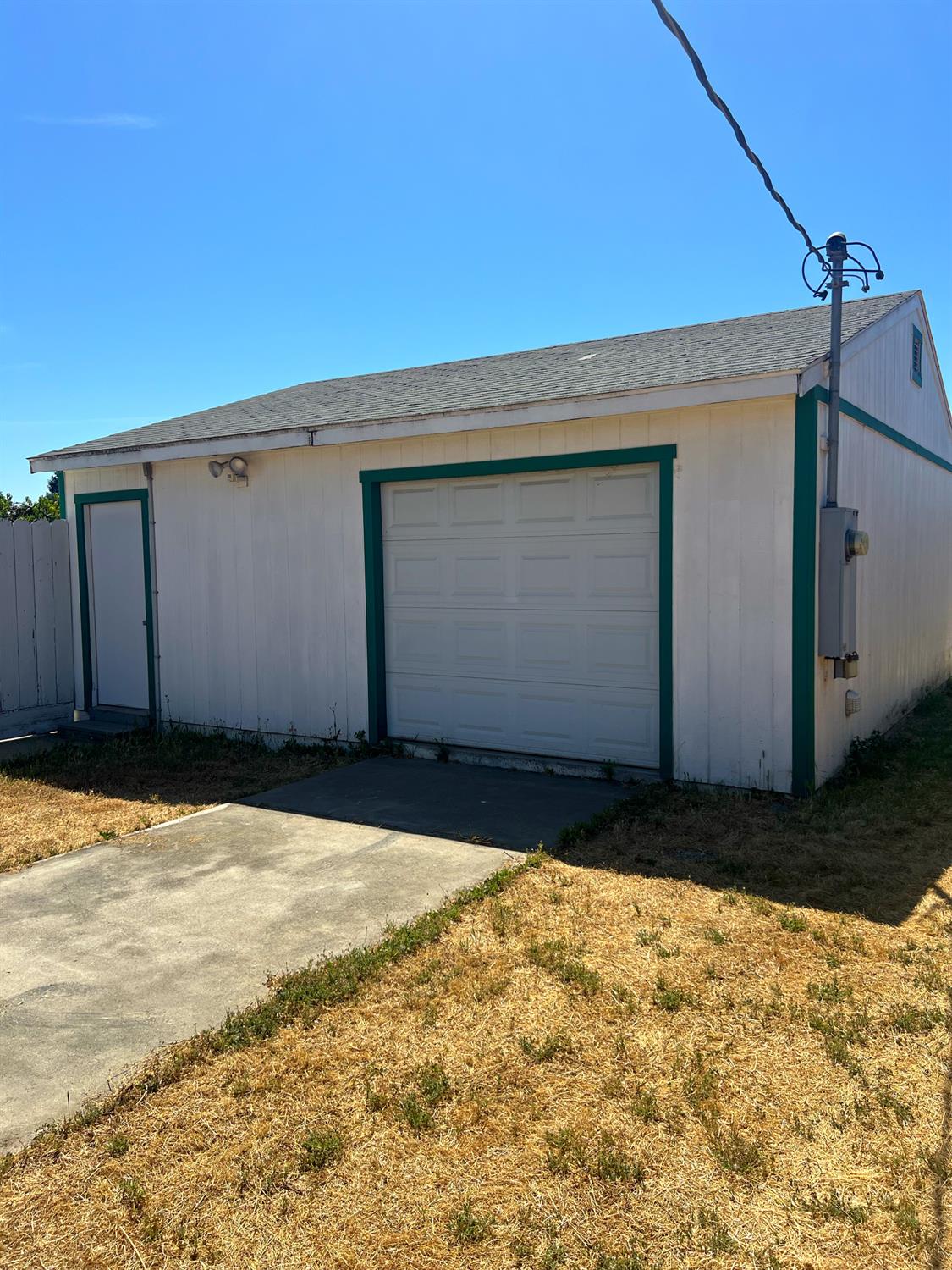 Detail Gallery Image 4 of 13 For 3833 Story Rd, Denair,  CA 95316 - 3 Beds | 2 Baths