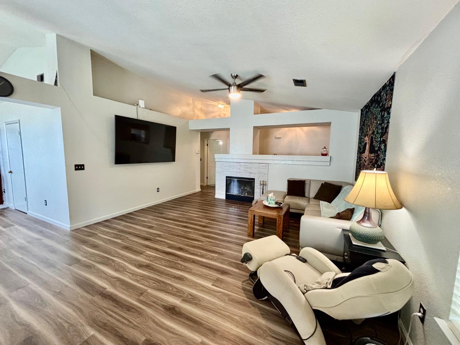 Detail Gallery Image 7 of 23 For 8949 Four Seasons Dr, Elk Grove,  CA 95624 - 4 Beds | 2 Baths