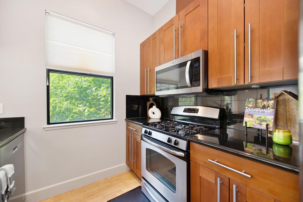 Detail Gallery Image 17 of 33 For 2117 S St #204,  Sacramento,  CA 95816 - 2 Beds | 2 Baths
