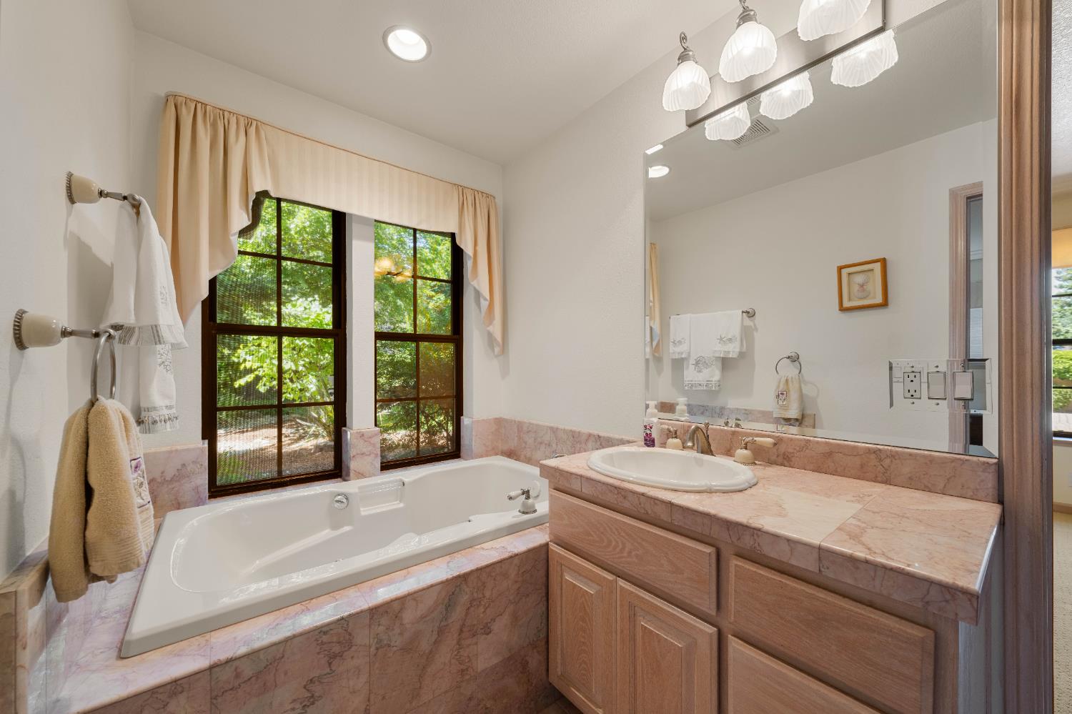 Detail Gallery Image 29 of 95 For 3004 Root Ave, Carmichael,  CA 95608 - 5 Beds | 4/2 Baths