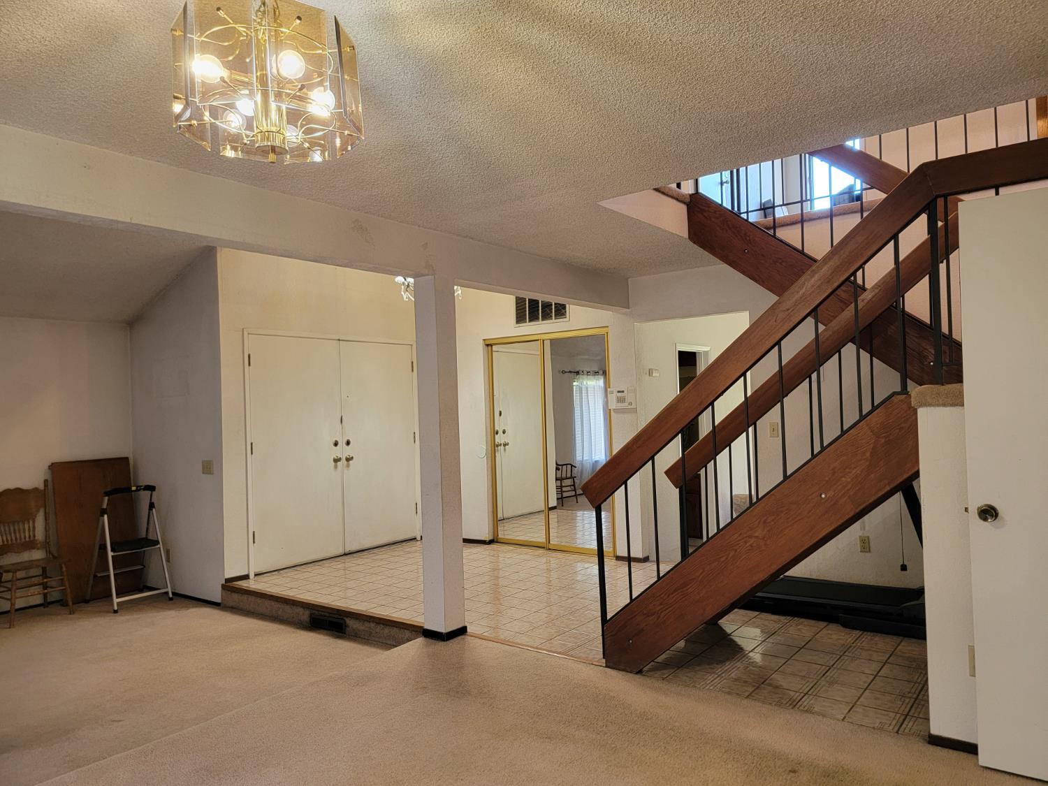Detail Gallery Image 4 of 17 For 3121 Yarwood Way, Sacramento,  CA 95833 - 4 Beds | 2/1 Baths