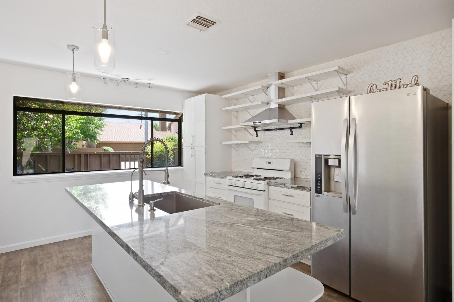 Detail Gallery Image 7 of 30 For 1821 Laurel Oak Dr, Modesto,  CA 95354 - 2 Beds | 2 Baths