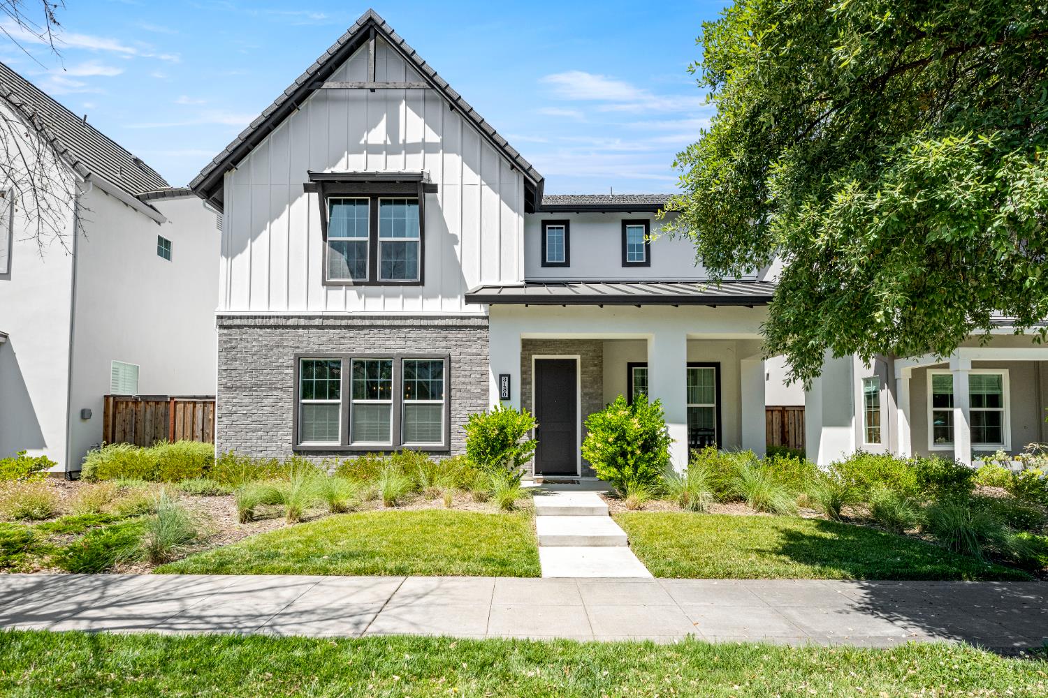 Detail Gallery Image 1 of 45 For 3180 Crocker Dr, Sacramento,  CA 95818 - 4 Beds | 3 Baths