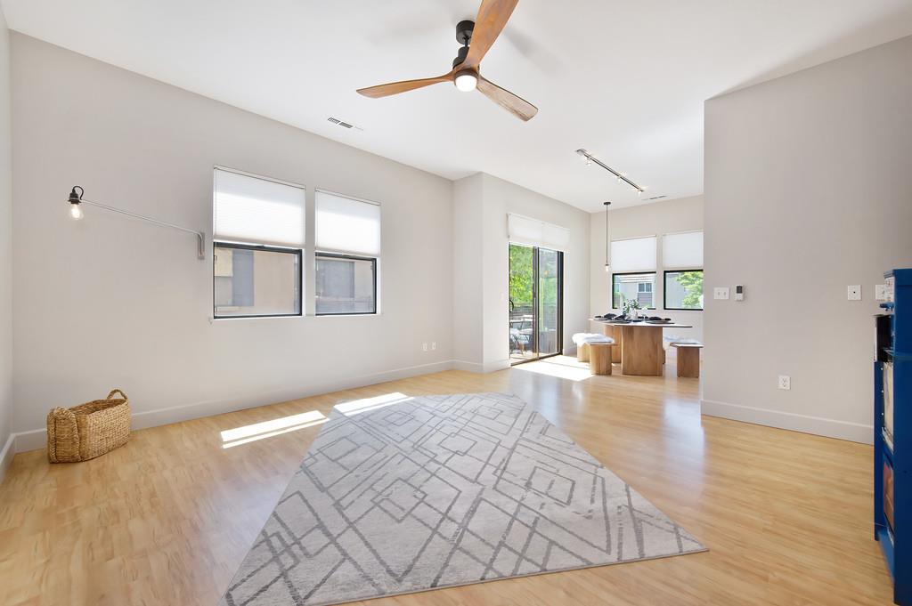 Detail Gallery Image 9 of 33 For 2117 S St #204,  Sacramento,  CA 95816 - 2 Beds | 2 Baths