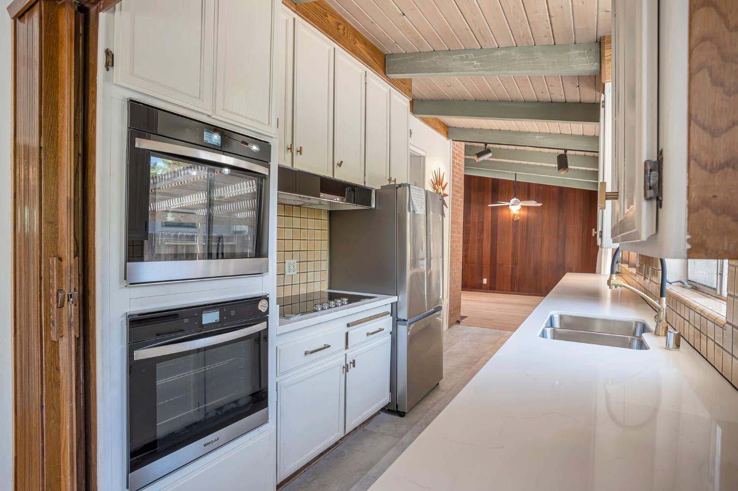 Detail Gallery Image 14 of 28 For 916 B St, Davis,  CA 95616 - 3 Beds | 3 Baths