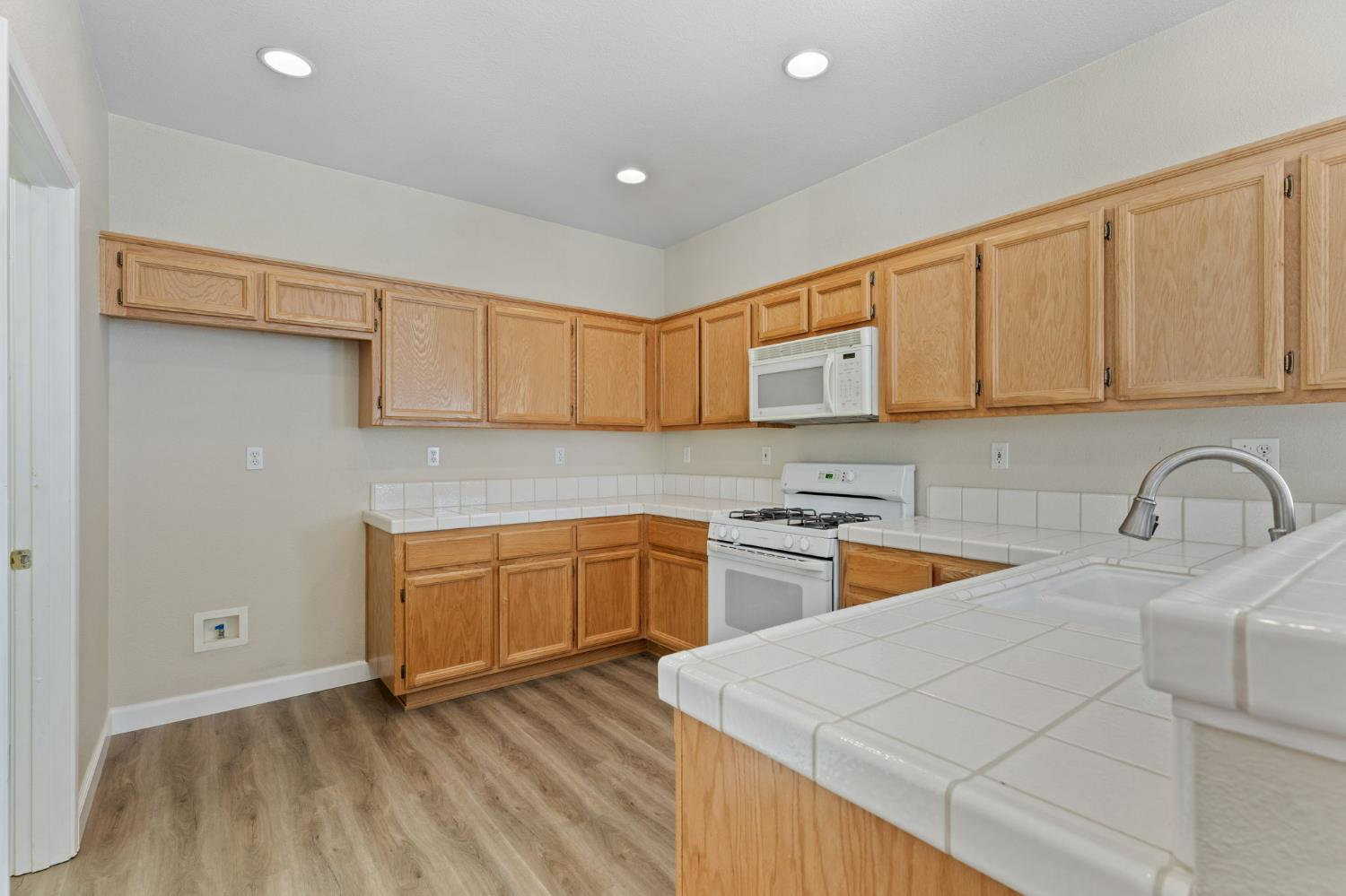 Detail Gallery Image 33 of 63 For 640 Garden Park Dr, Roseville,  CA 95678 - 4 Beds | 3 Baths
