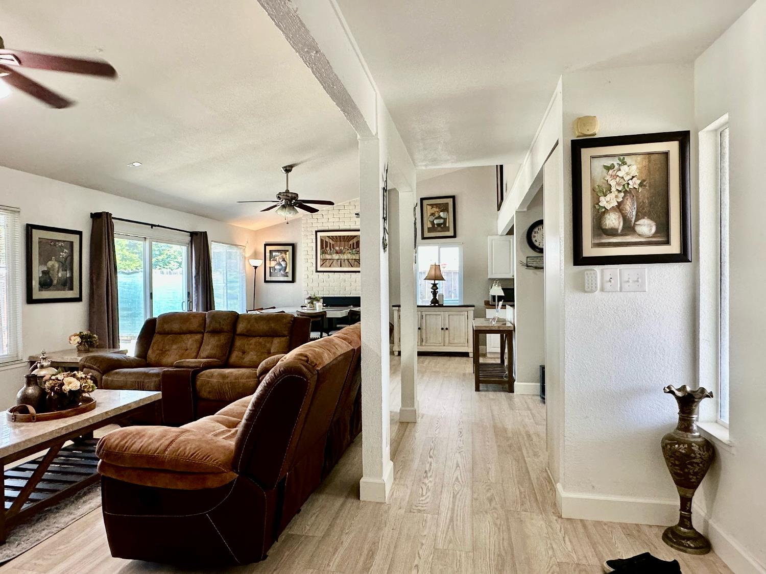 Detail Gallery Image 5 of 19 For 1833 Reisling Dr, Lodi,  CA 95240 - 4 Beds | 2 Baths