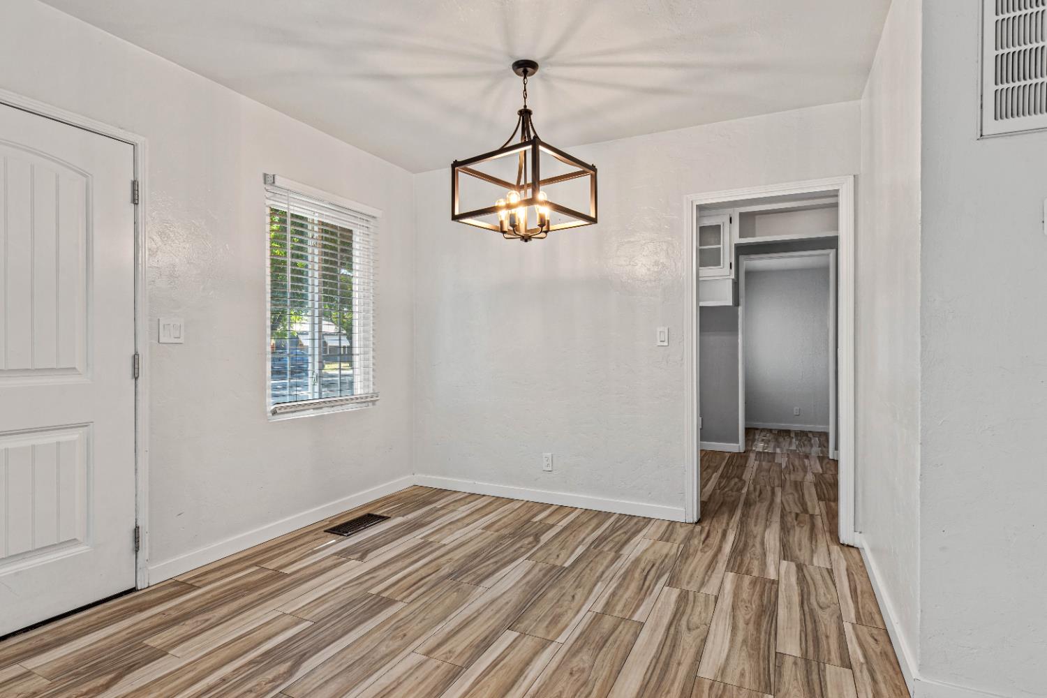 Detail Gallery Image 6 of 40 For 1705 Lois Way, Ceres,  CA 95307 - 3 Beds | 2 Baths