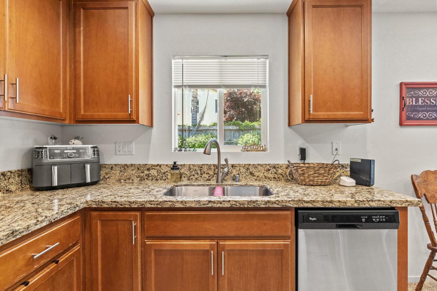 Detail Gallery Image 11 of 24 For 107 Garry Ct, Arbuckle,  CA 95912 - 3 Beds | 2 Baths