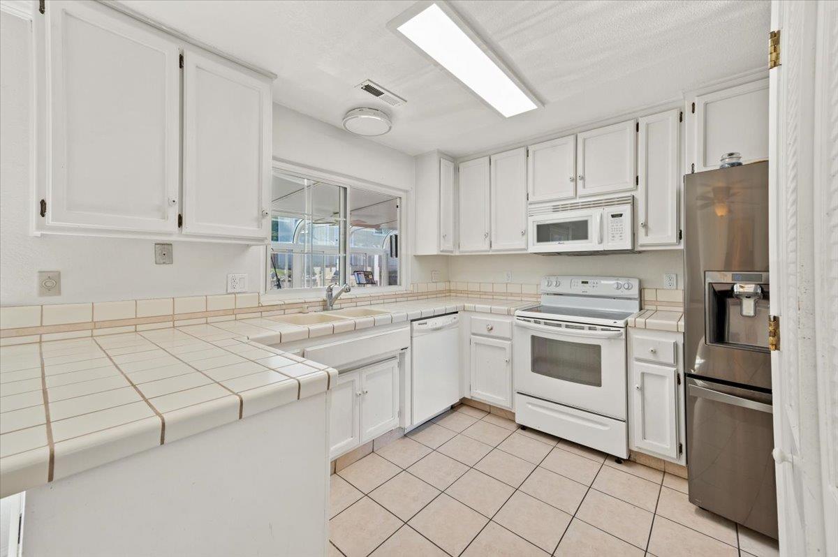 Detail Gallery Image 13 of 37 For 17713 Lake Forest Dr, Penn Valley,  CA 95946 - 3 Beds | 2 Baths