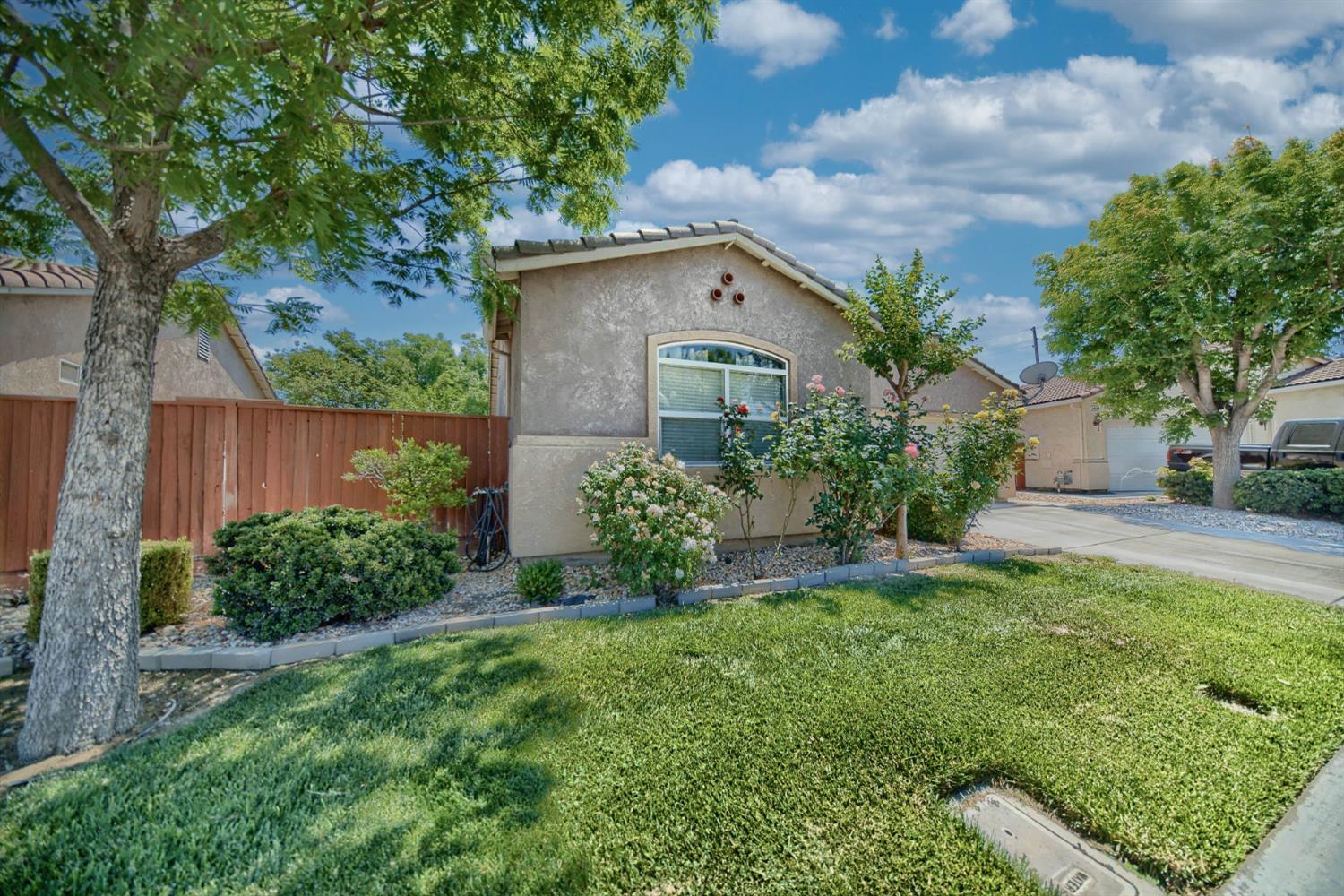 Detail Gallery Image 2 of 98 For 2994 La Vina Cir, Los Banos,  CA 93635 - 3 Beds | 2 Baths