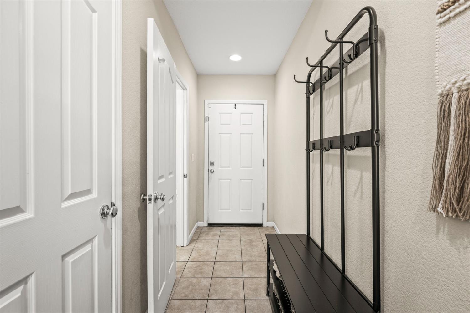 Detail Gallery Image 5 of 34 For 8596 Cortina Cir, Roseville,  CA 95678 - 3 Beds | 2/1 Baths