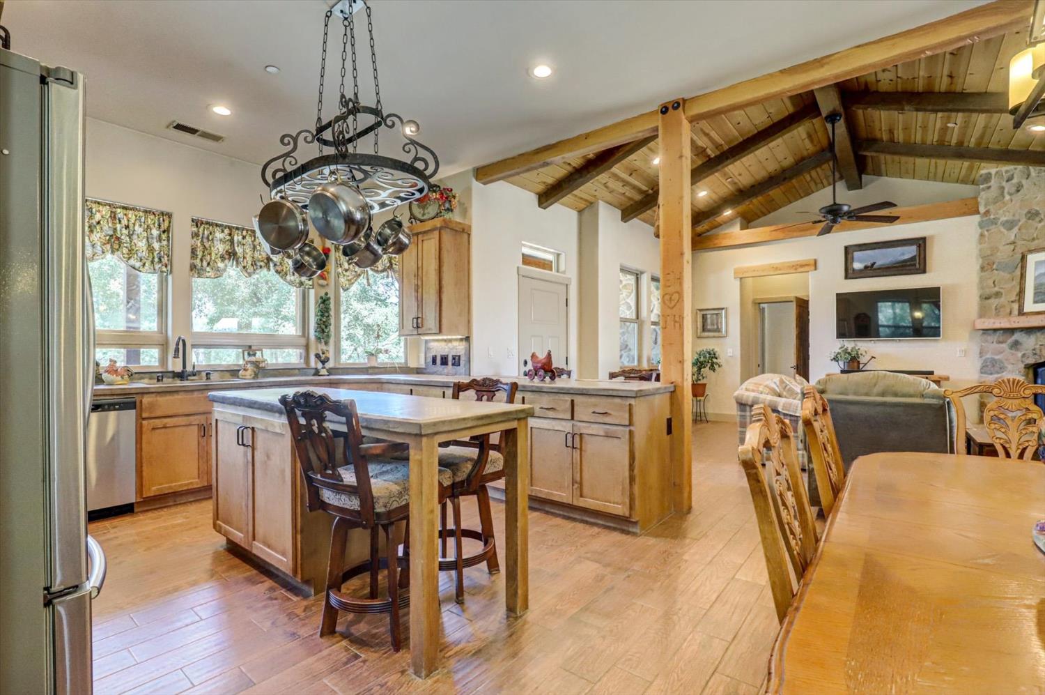 Detail Gallery Image 10 of 97 For 17620 Red Ball Cir, Grass Valley,  CA 95949 - 2 Beds | 2 Baths