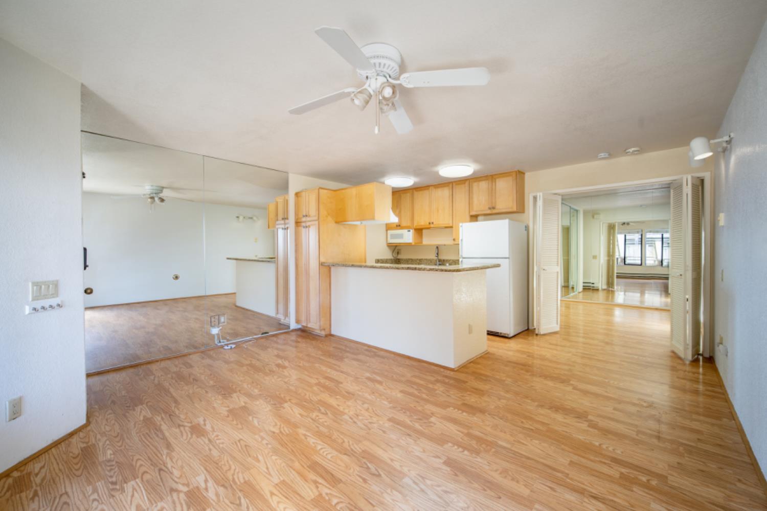 Detail Gallery Image 8 of 16 For 1 Surf Way #108,  Monterey,  CA 93940 - 1 Beds | 1 Baths