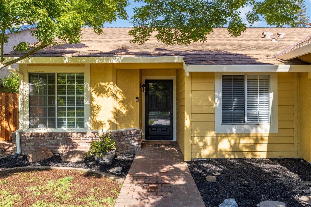 Detail Gallery Image 3 of 36 For 2619 Stoughton Way, Sacramento,  CA 95827 - 3 Beds | 2 Baths
