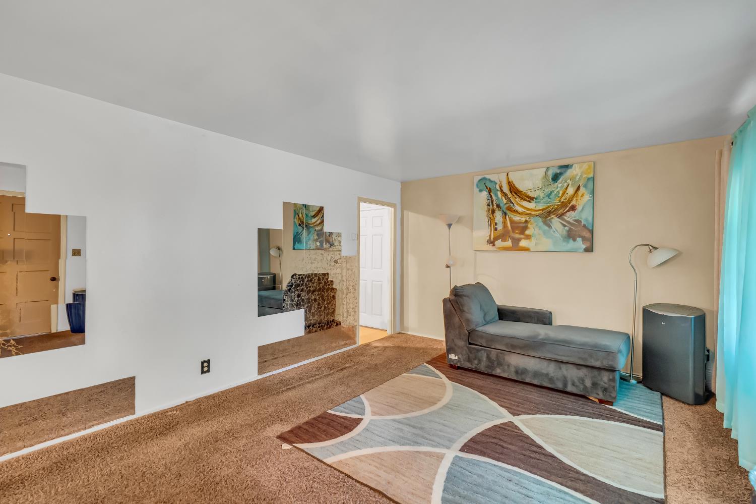 Detail Gallery Image 4 of 29 For 4472 El Cerrito Way, Sacramento,  CA 95820 - 2 Beds | 1 Baths