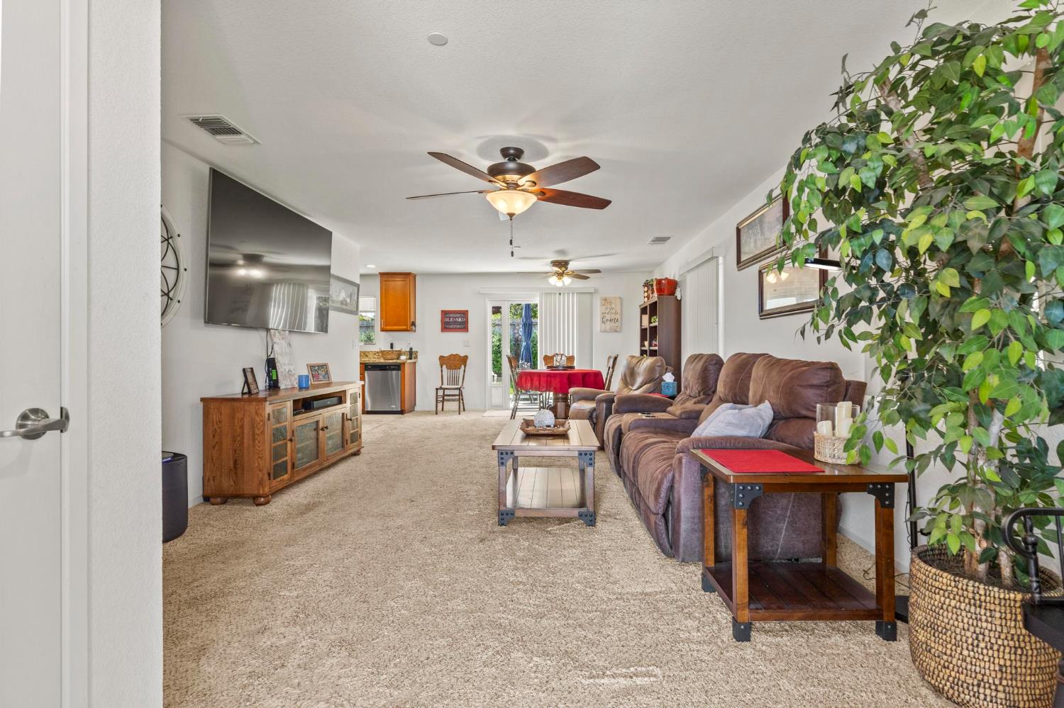 Detail Gallery Image 4 of 24 For 107 Garry Ct, Arbuckle,  CA 95912 - 3 Beds | 2 Baths