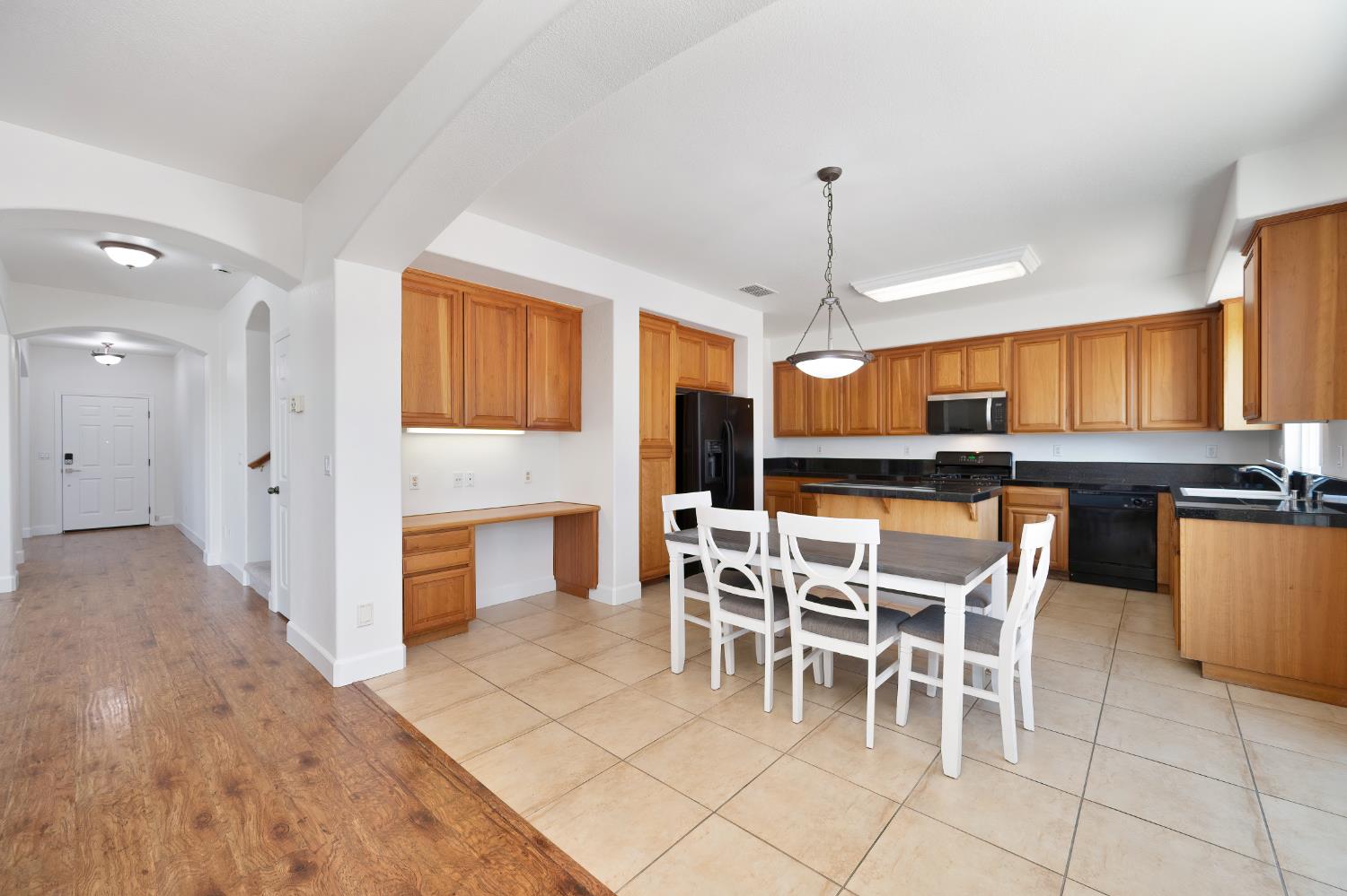 Detail Gallery Image 27 of 52 For 1700 Adrienne Dr, Roseville,  CA 95747 - 4 Beds | 3 Baths