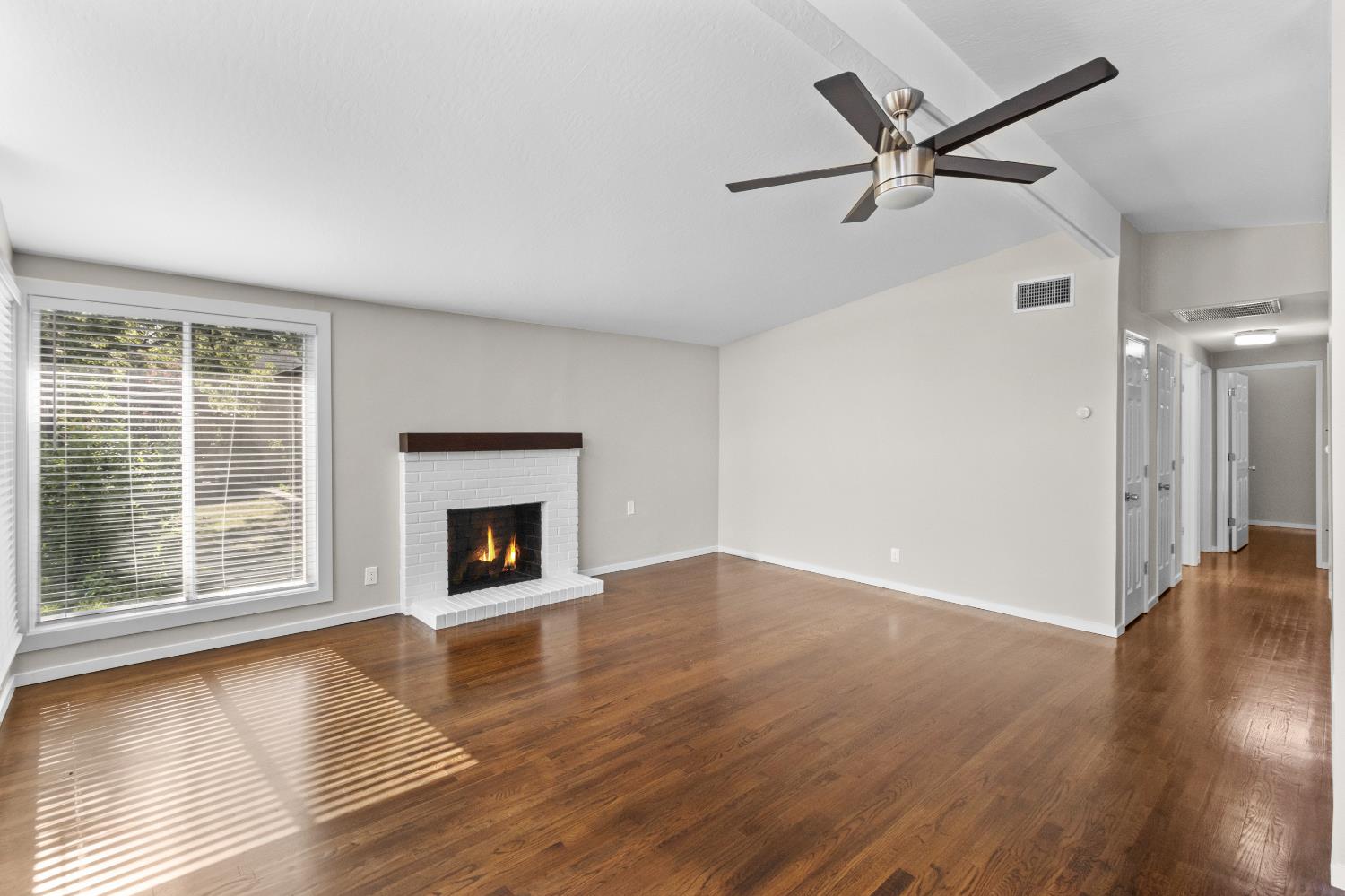 Detail Gallery Image 8 of 65 For 4937 Donovan Dr, Carmichael,  CA 95608 - 3 Beds | 2 Baths