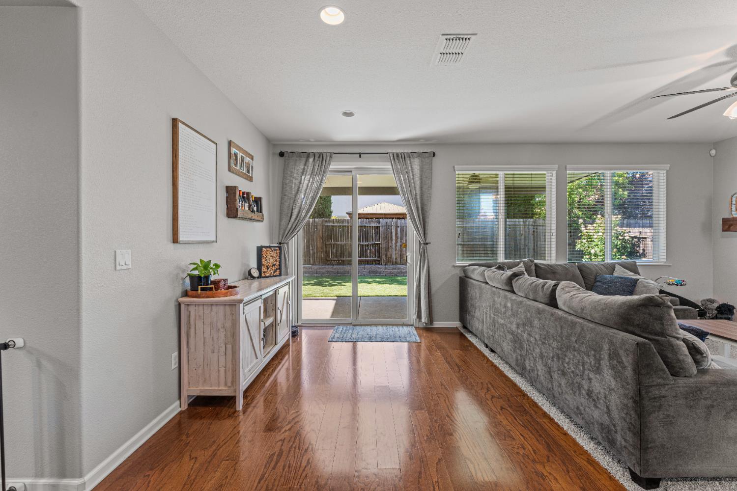 Detail Gallery Image 9 of 38 For 1283 Torrington Ln, Lincoln,  CA 95648 - 5 Beds | 3 Baths