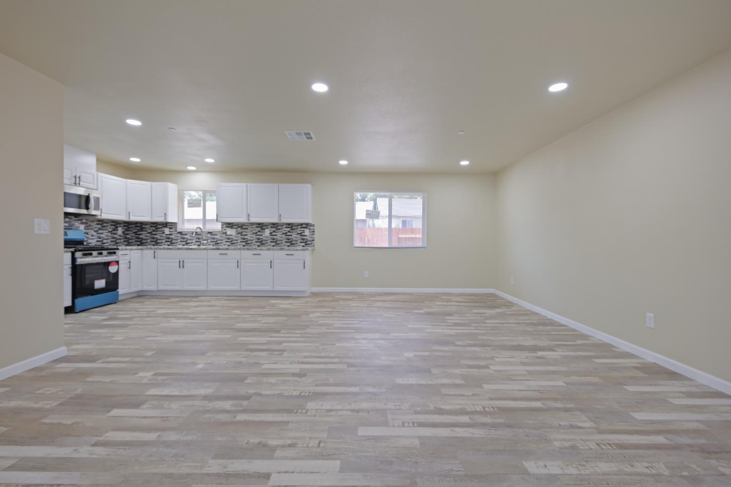 Detail Gallery Image 5 of 46 For 2432 E Willow St a & B,  Stockton,  CA 95205 - 4 Beds | 2 Baths