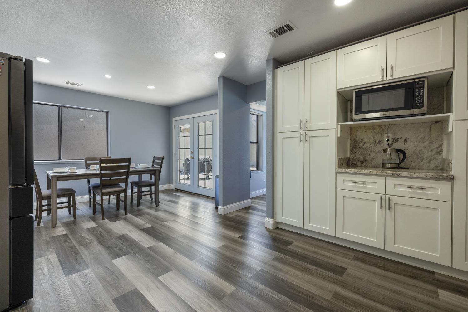 Detail Gallery Image 12 of 44 For 1184 Wood Duck Ct, Manteca,  CA 95337 - 4 Beds | 3 Baths