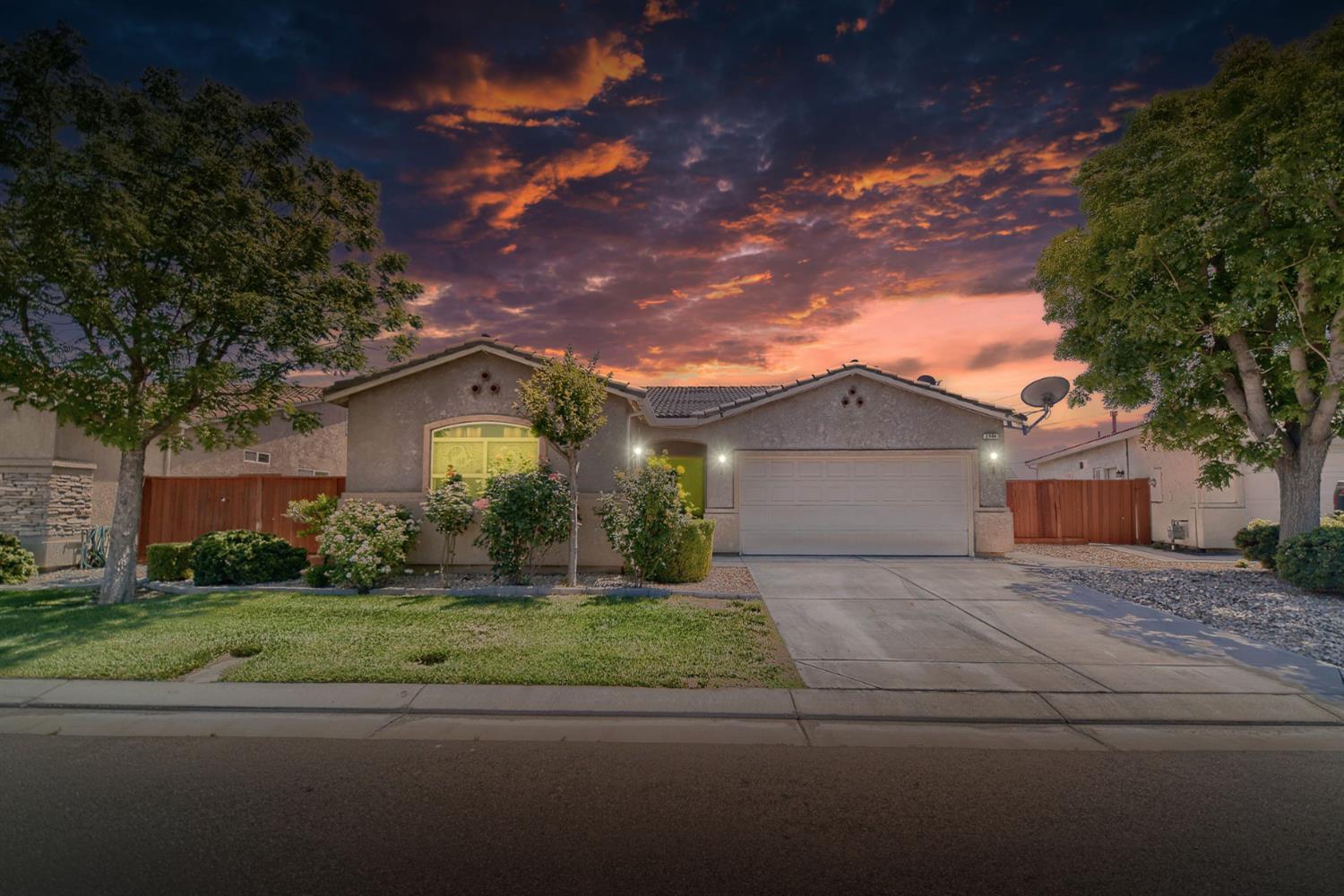 Detail Gallery Image 1 of 98 For 2994 La Vina Cir, Los Banos,  CA 93635 - 3 Beds | 2 Baths