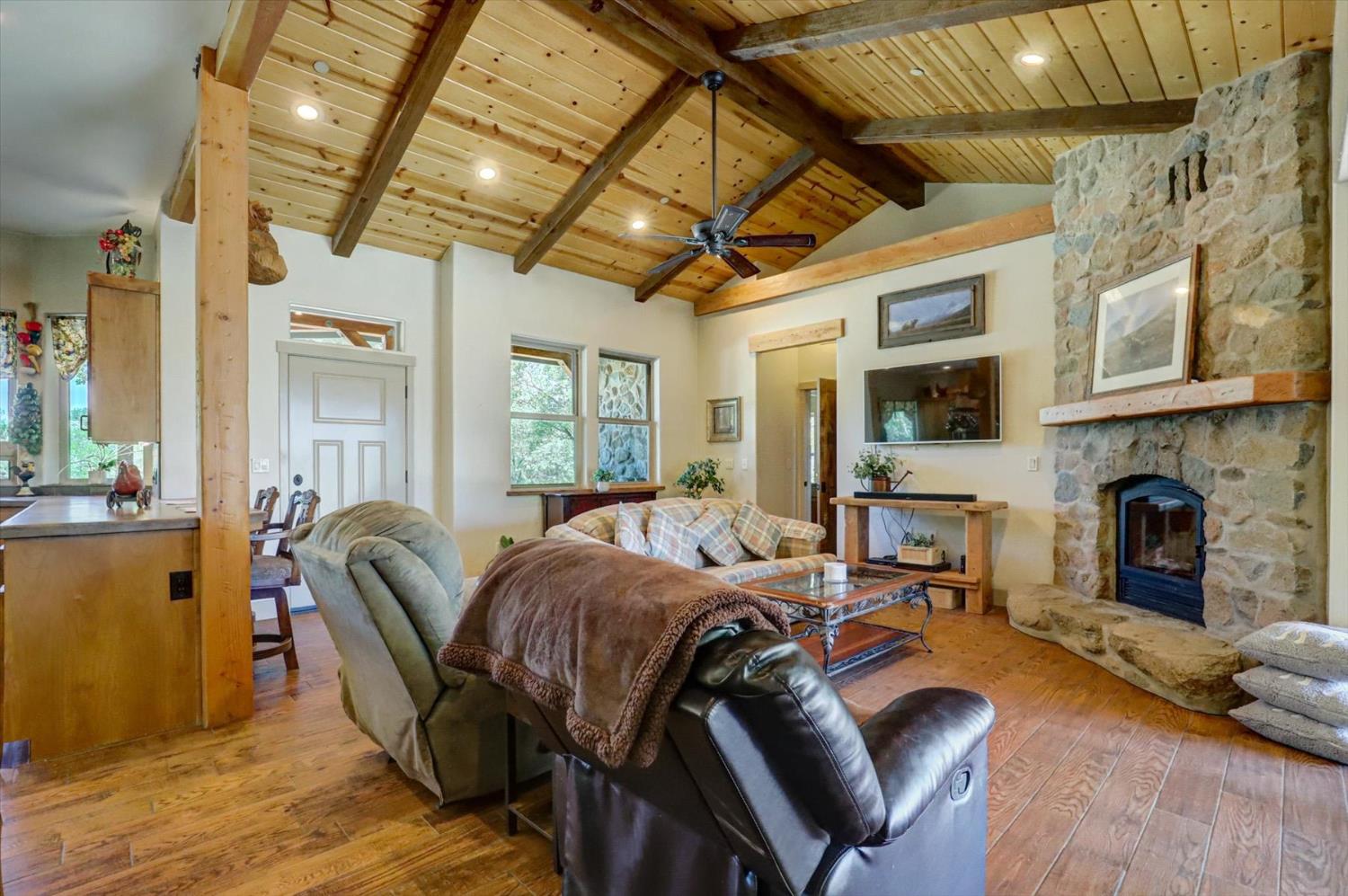 Detail Gallery Image 20 of 97 For 17620 Red Ball Cir, Grass Valley,  CA 95949 - 2 Beds | 2 Baths
