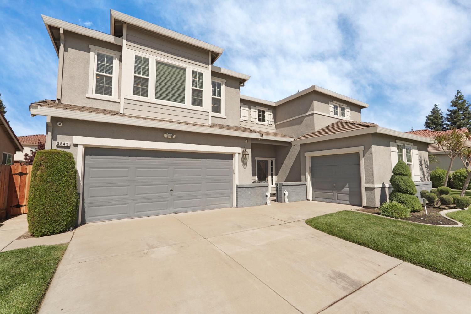 Detail Gallery Image 5 of 54 For 5545 Saxon Ave, Riverbank,  CA 95367 - 5 Beds | 3 Baths