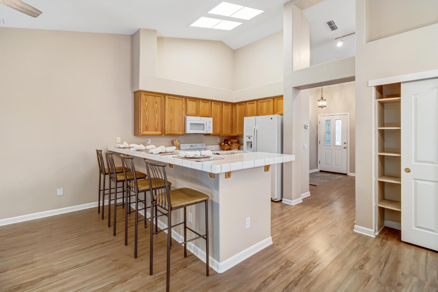 Detail Gallery Image 18 of 47 For 711 Sands Way, Folsom,  CA 95630 - 3 Beds | 2 Baths