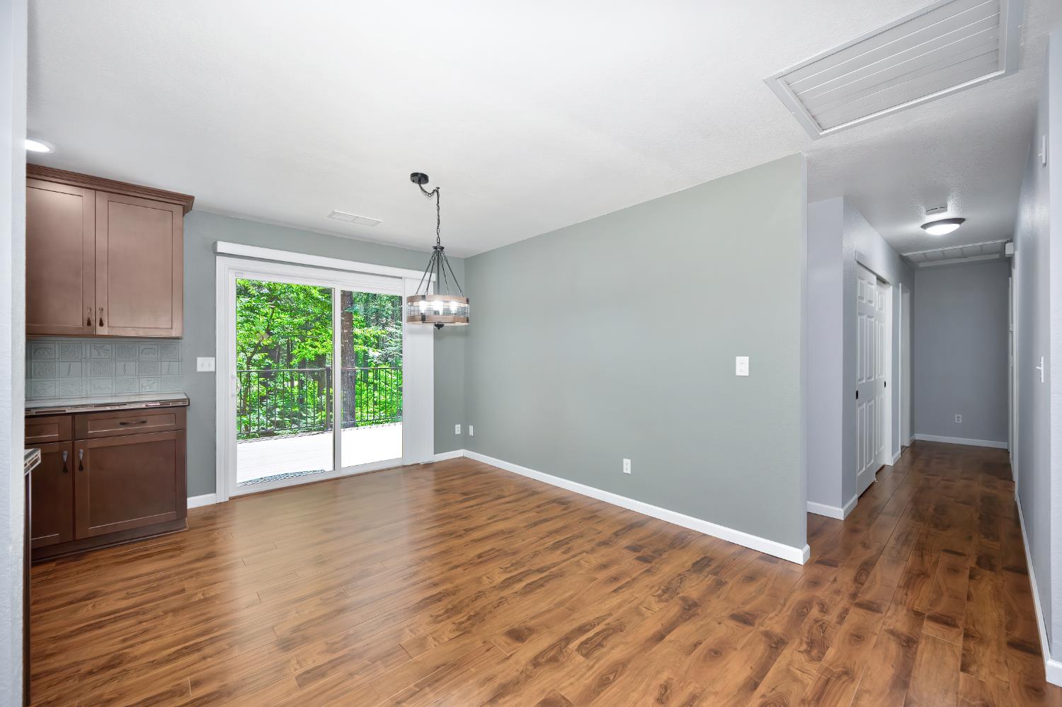 Detail Gallery Image 6 of 36 For 3063 Zinc Dr, Pollock Pines,  CA 95726 - 3 Beds | 2 Baths