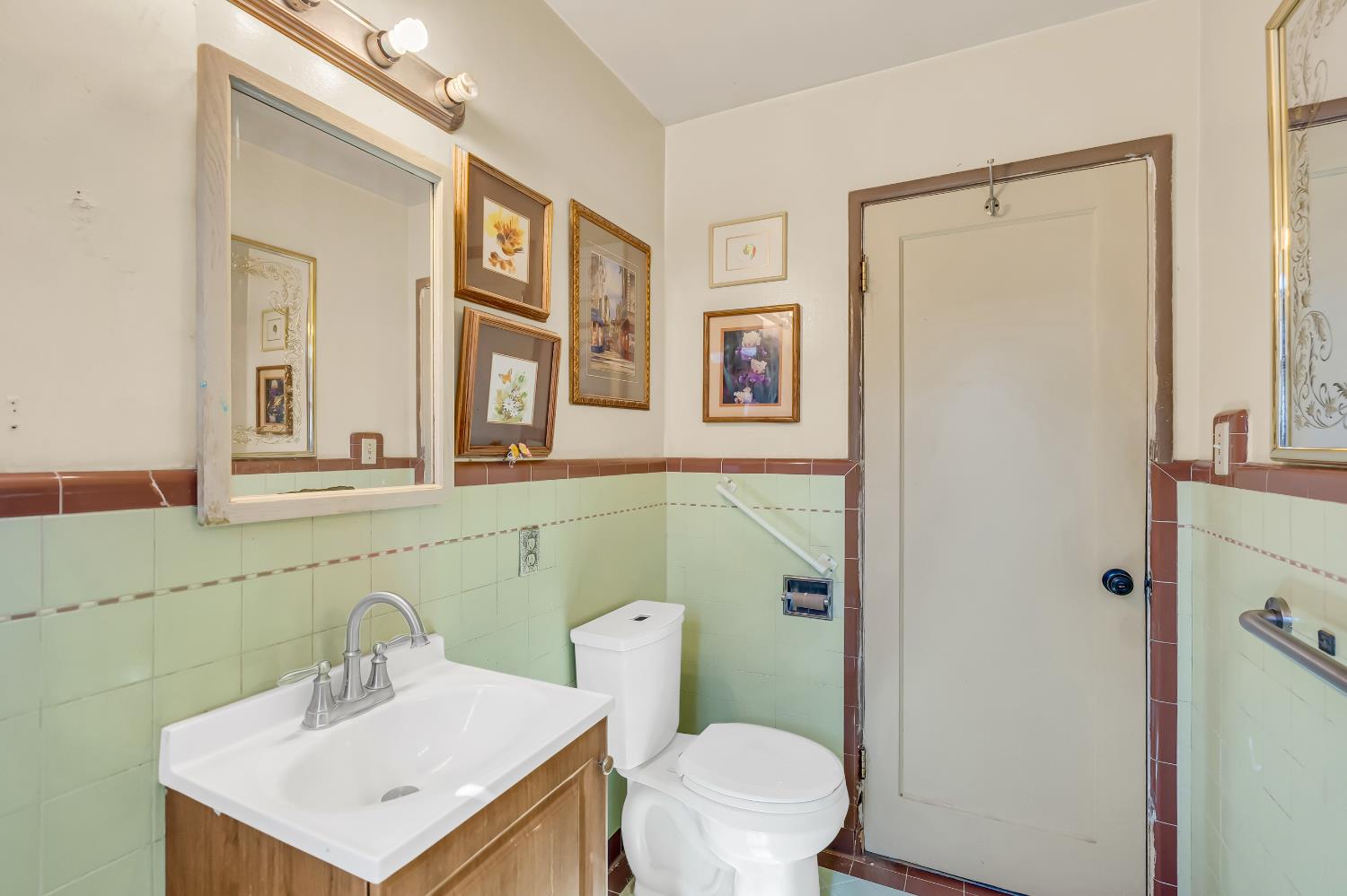 Detail Gallery Image 15 of 29 For 4472 El Cerrito Way, Sacramento,  CA 95820 - 2 Beds | 1 Baths