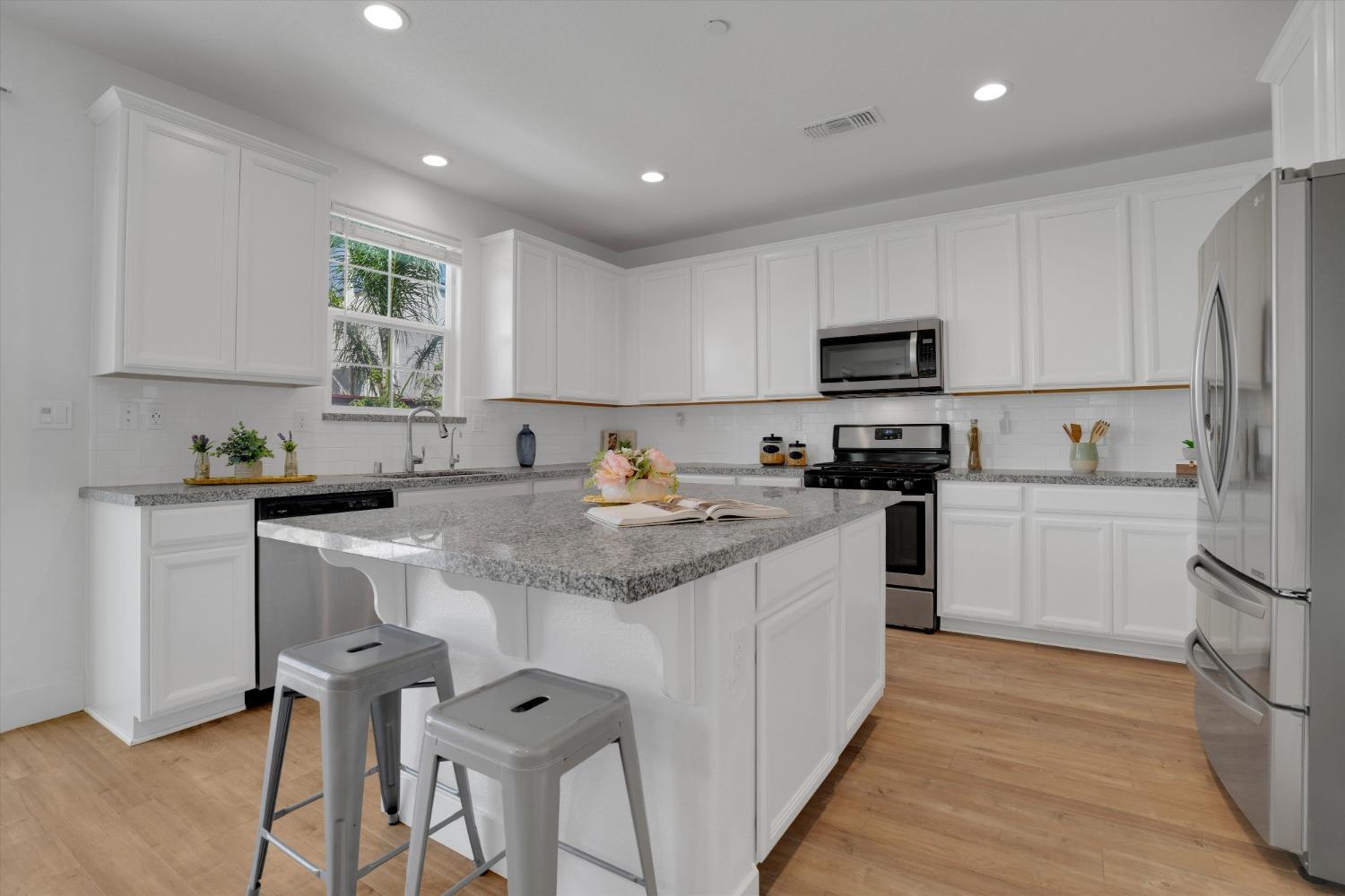 Detail Gallery Image 16 of 48 For 1693 S Macias Pl, Mountain House,  CA 95391 - 4 Beds | 3 Baths