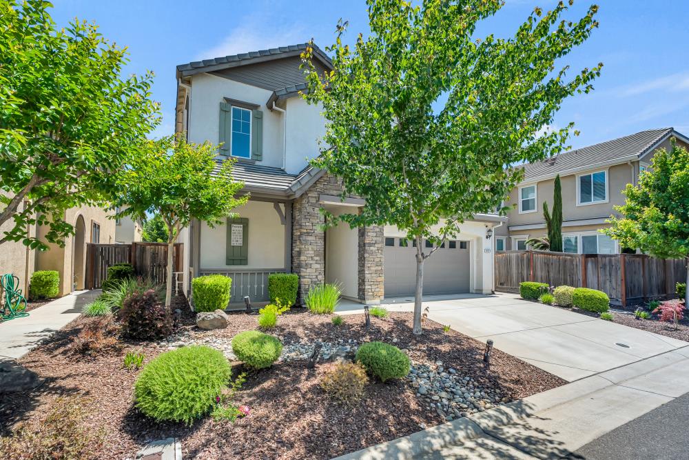 Detail Gallery Image 2 of 56 For 8373 Bronx Way, Sacramento,  CA 95829 - 3 Beds | 2/1 Baths
