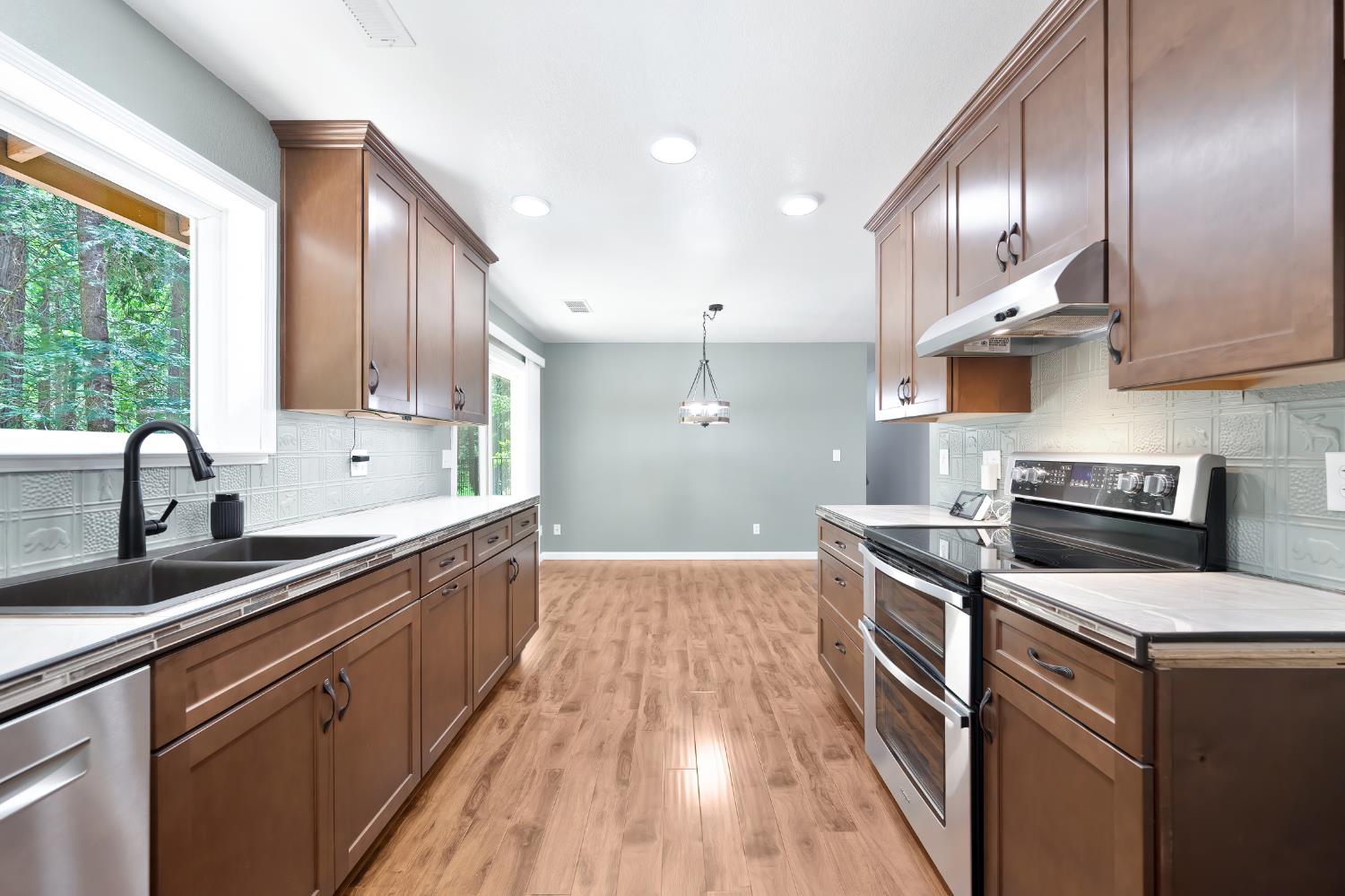 Detail Gallery Image 10 of 36 For 3063 Zinc Dr, Pollock Pines,  CA 95726 - 3 Beds | 2 Baths