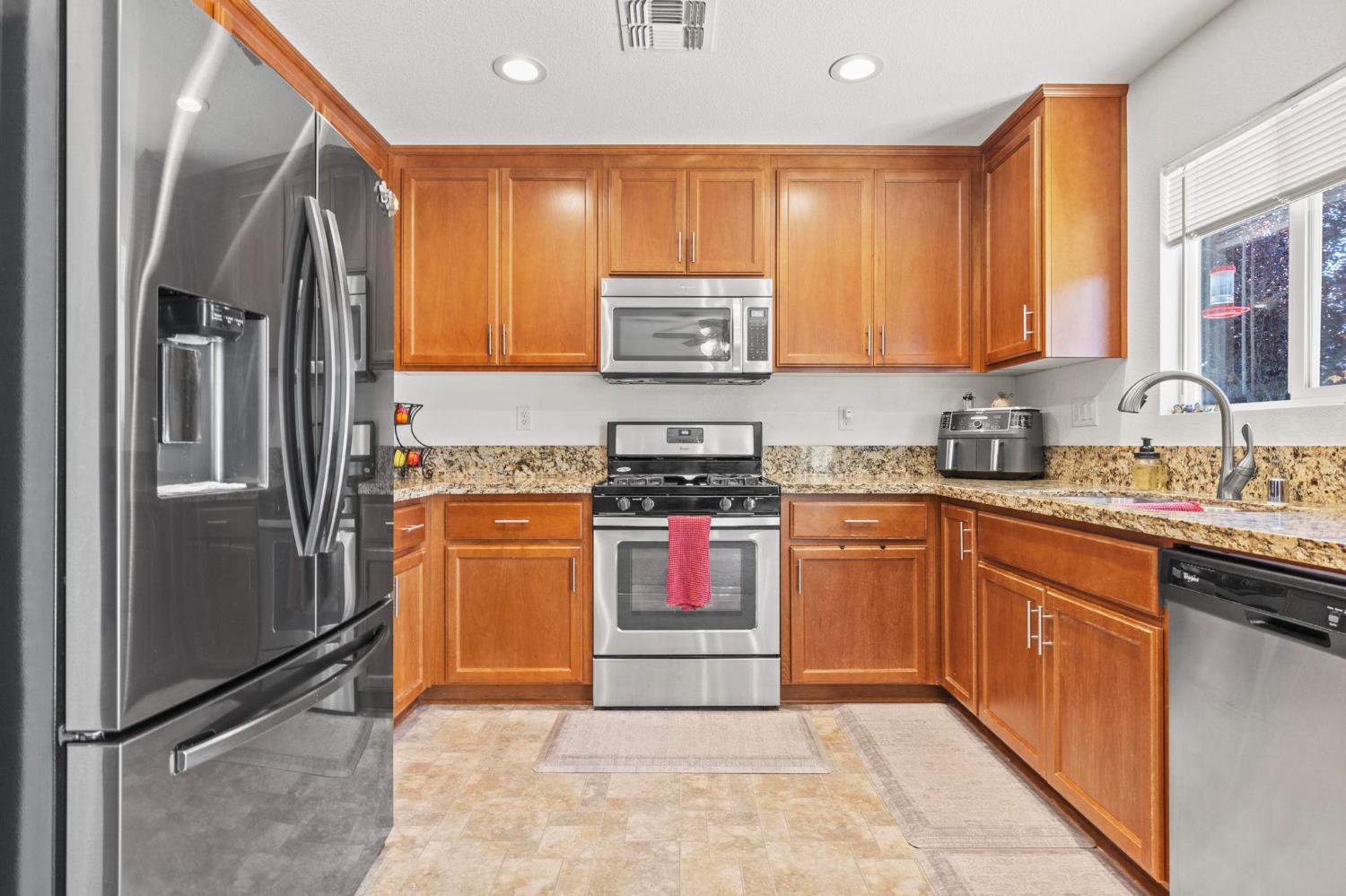 Detail Gallery Image 9 of 24 For 107 Garry Ct, Arbuckle,  CA 95912 - 3 Beds | 2 Baths