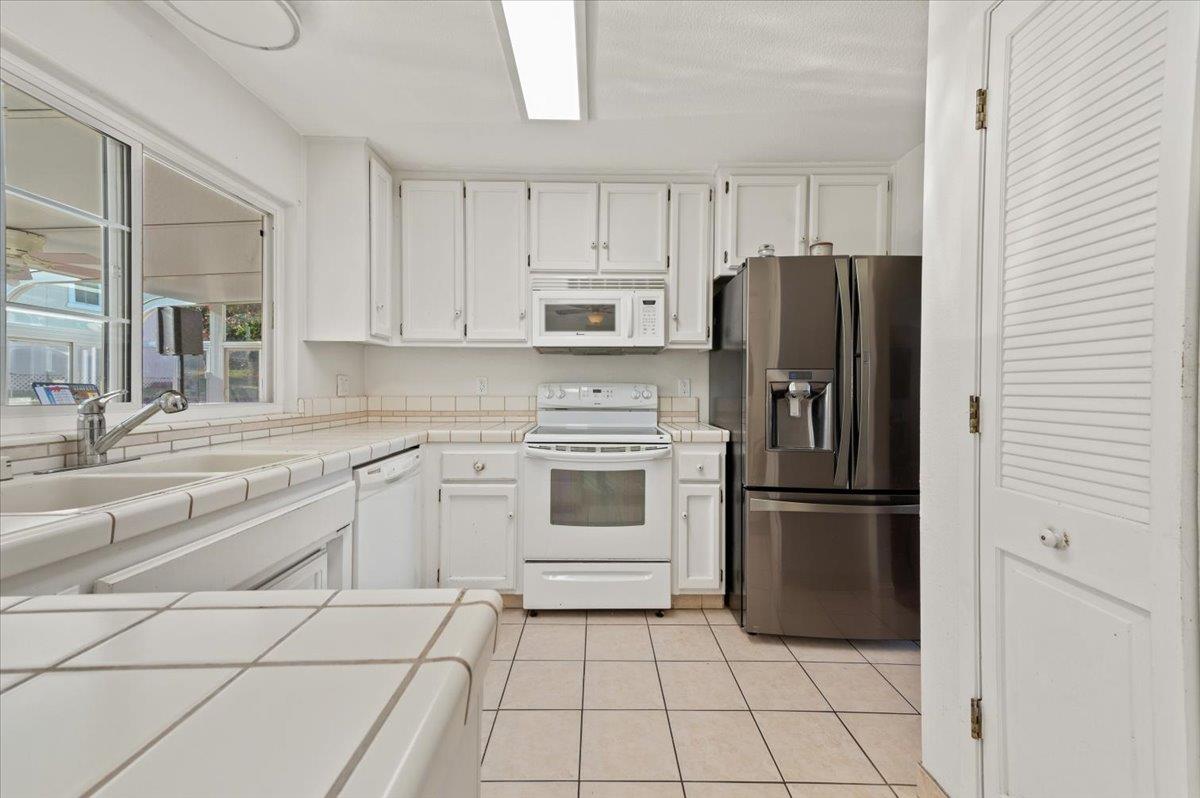 Detail Gallery Image 14 of 37 For 17713 Lake Forest Dr, Penn Valley,  CA 95946 - 3 Beds | 2 Baths