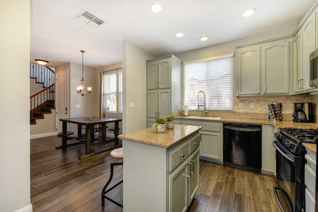 Detail Gallery Image 11 of 38 For 390 Caravaggio Way, Sacramento,  CA 95835 - 3 Beds | 2/1 Baths